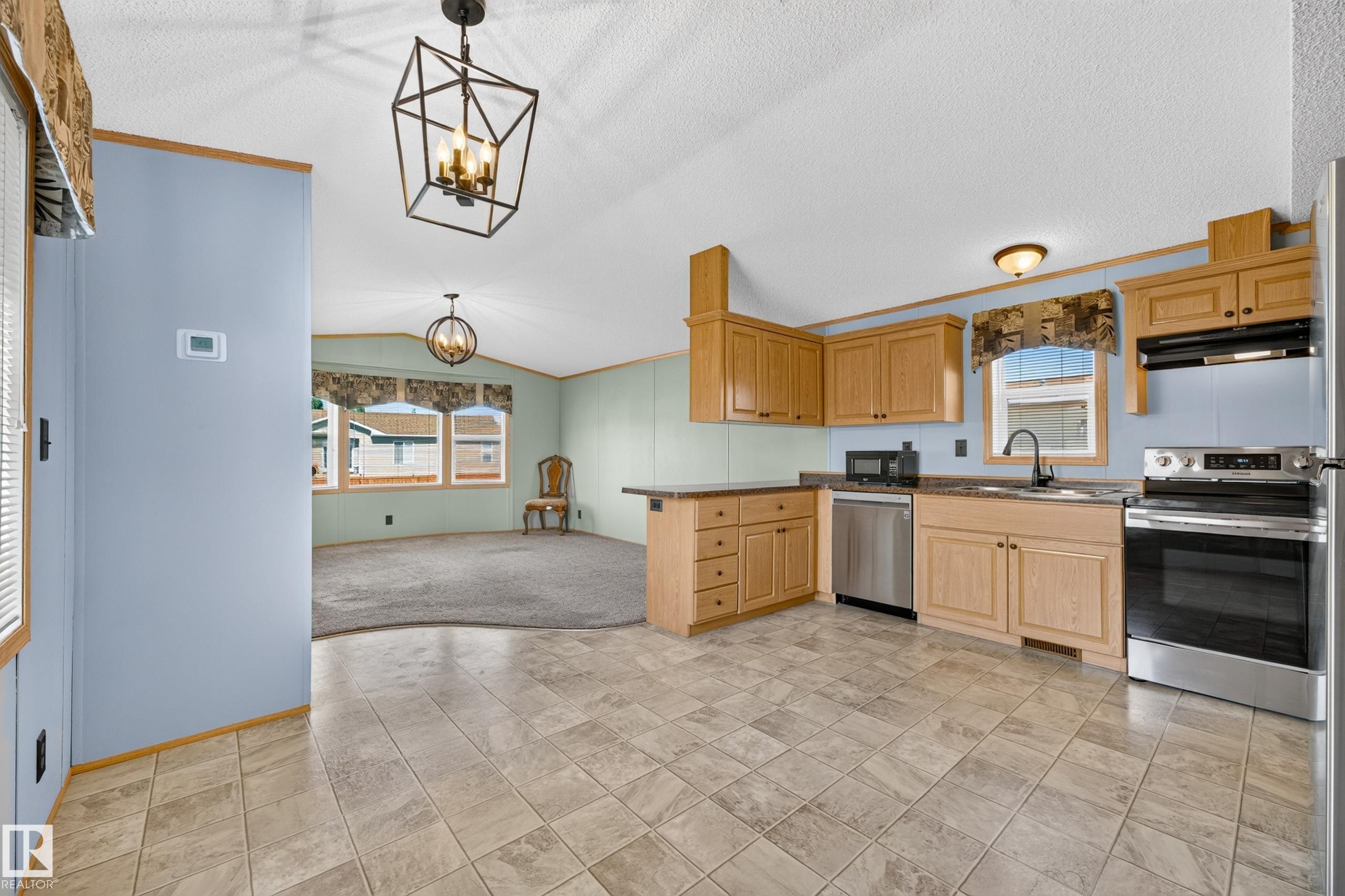 51 Jutland Crescent, Stony Plain, AB - Indoor Photo Showing Kitchen With Stainless Steel Kitchen