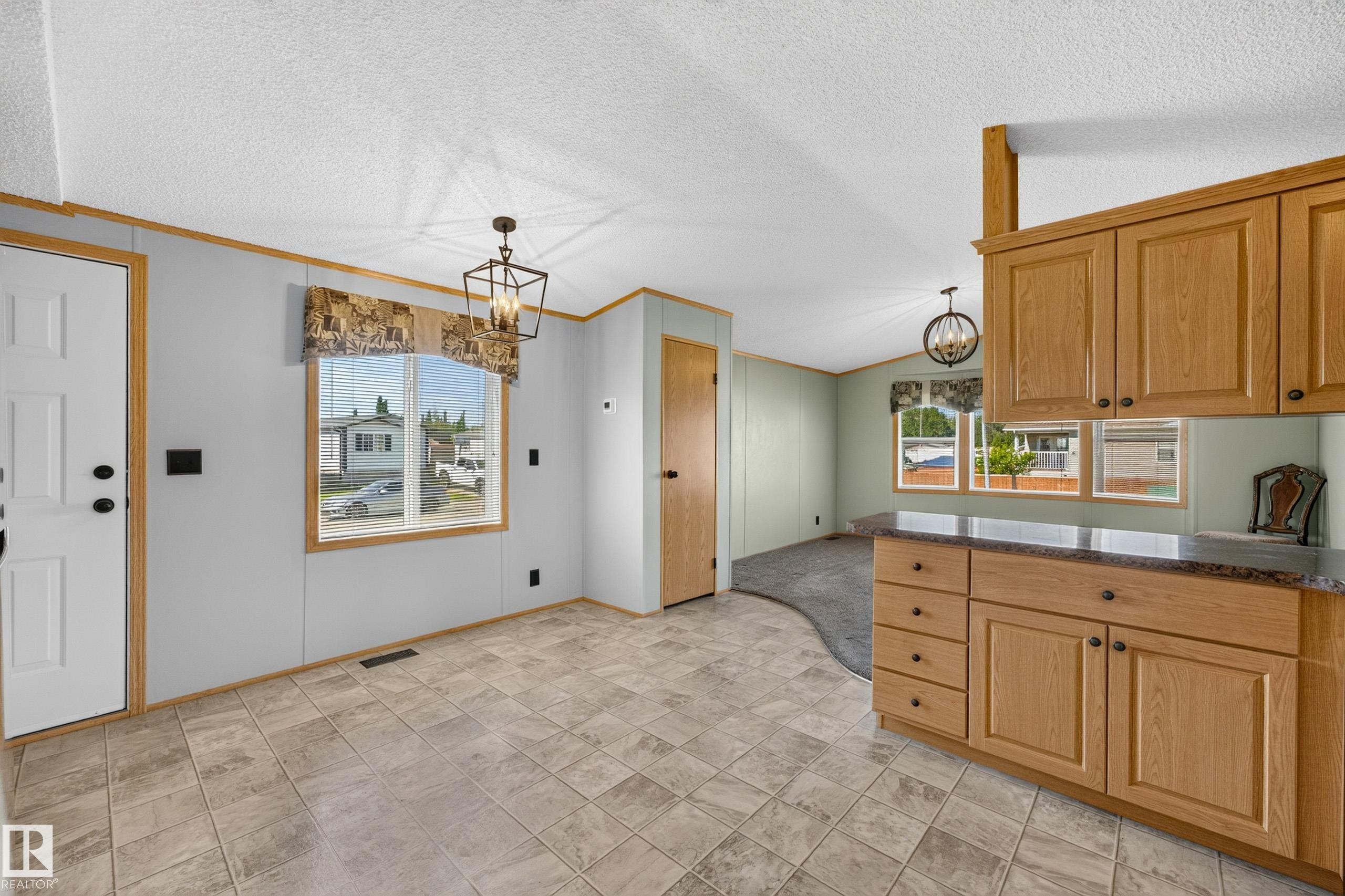 51 Jutland Crescent, Stony Plain, AB - Indoor Photo Showing Kitchen