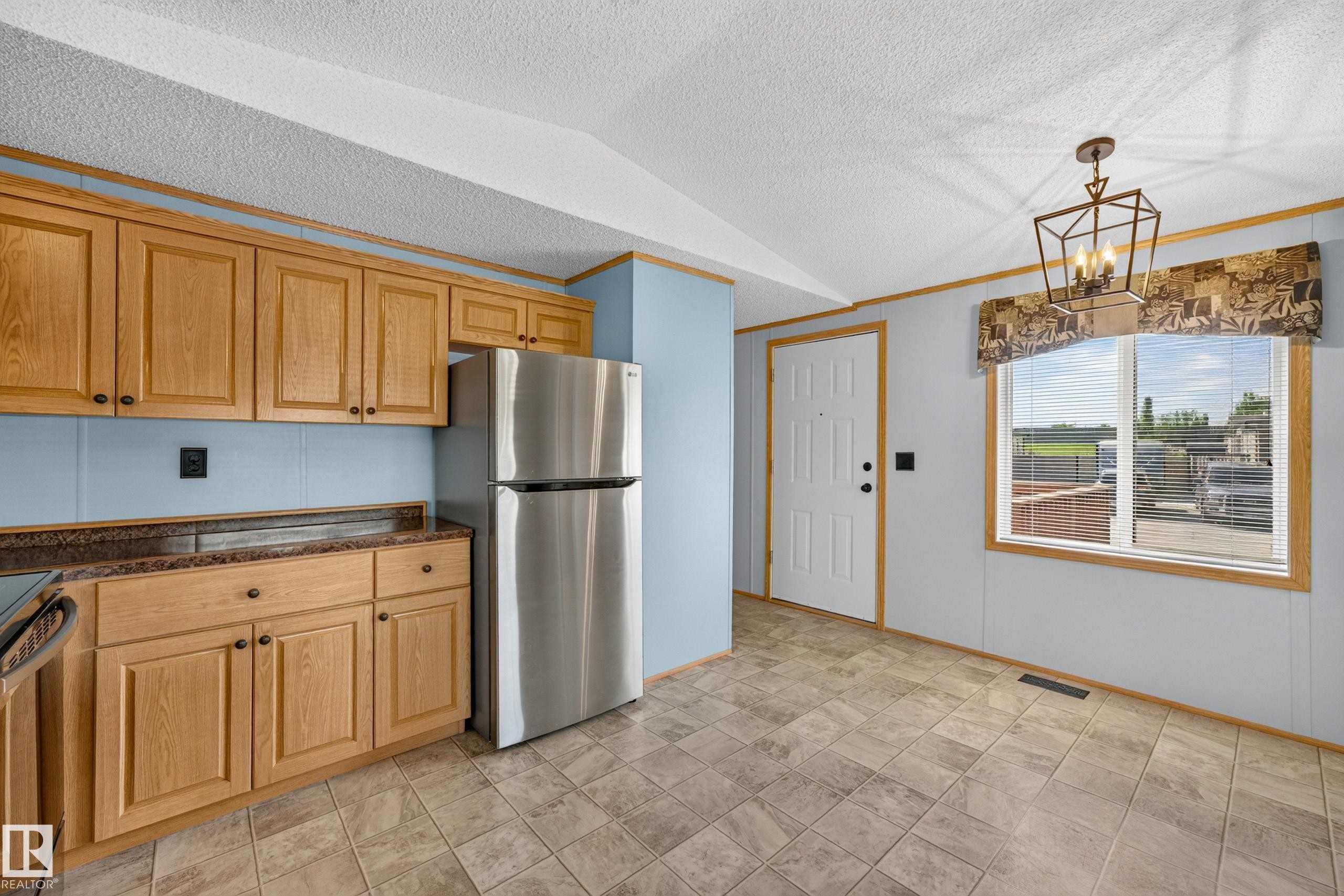 51 Jutland Crescent, Stony Plain, AB - Indoor Photo Showing Kitchen