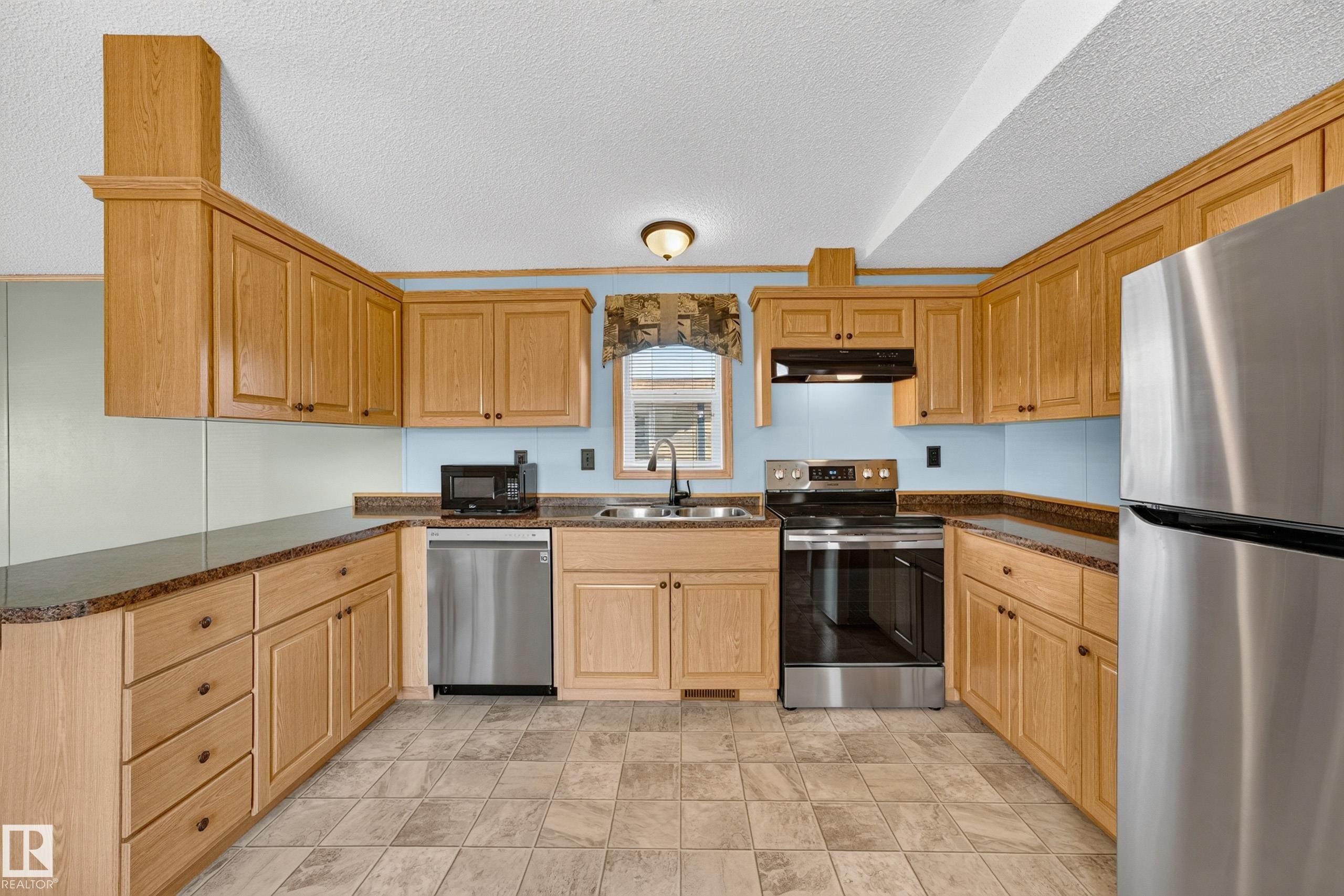 51 Jutland Crescent, Stony Plain, AB - Indoor Photo Showing Kitchen With Stainless Steel Kitchen With Double Sink