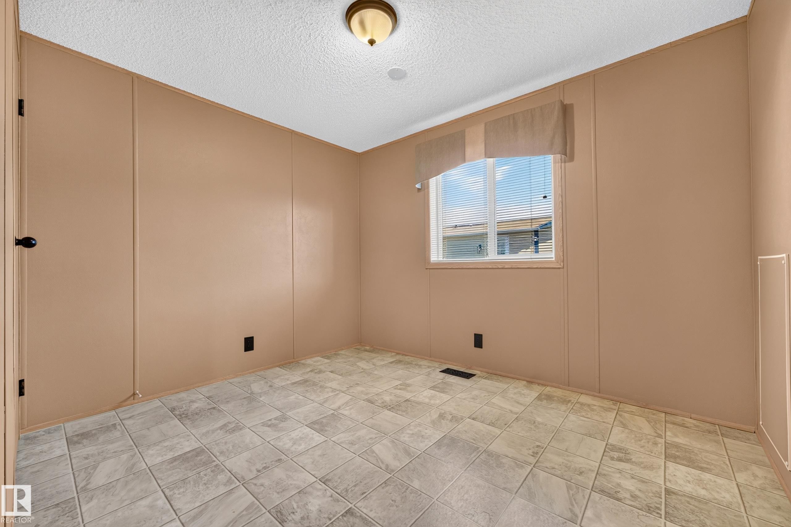 51 Jutland Crescent, Stony Plain, AB - Indoor Photo Showing Other Room