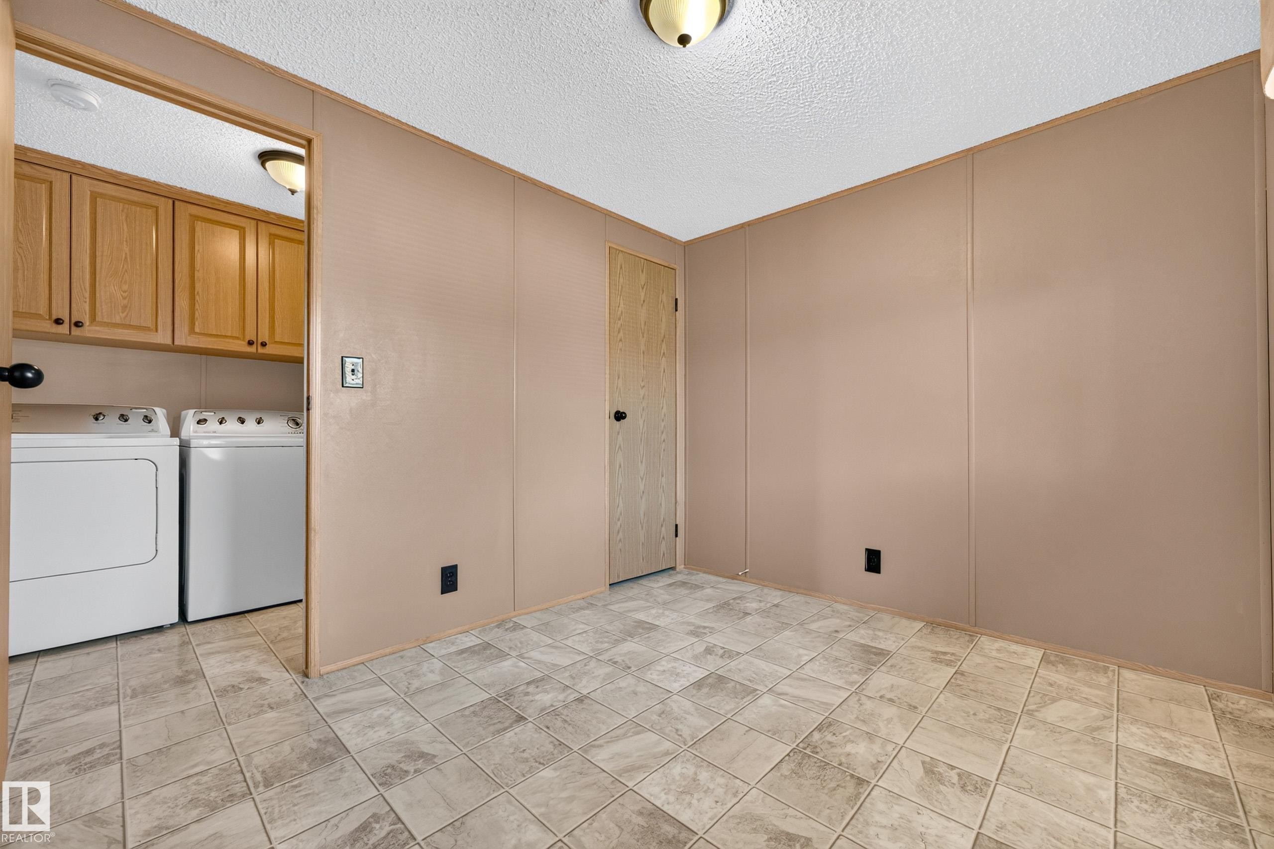 51 Jutland Crescent, Stony Plain, AB - Indoor Photo Showing Laundry Room