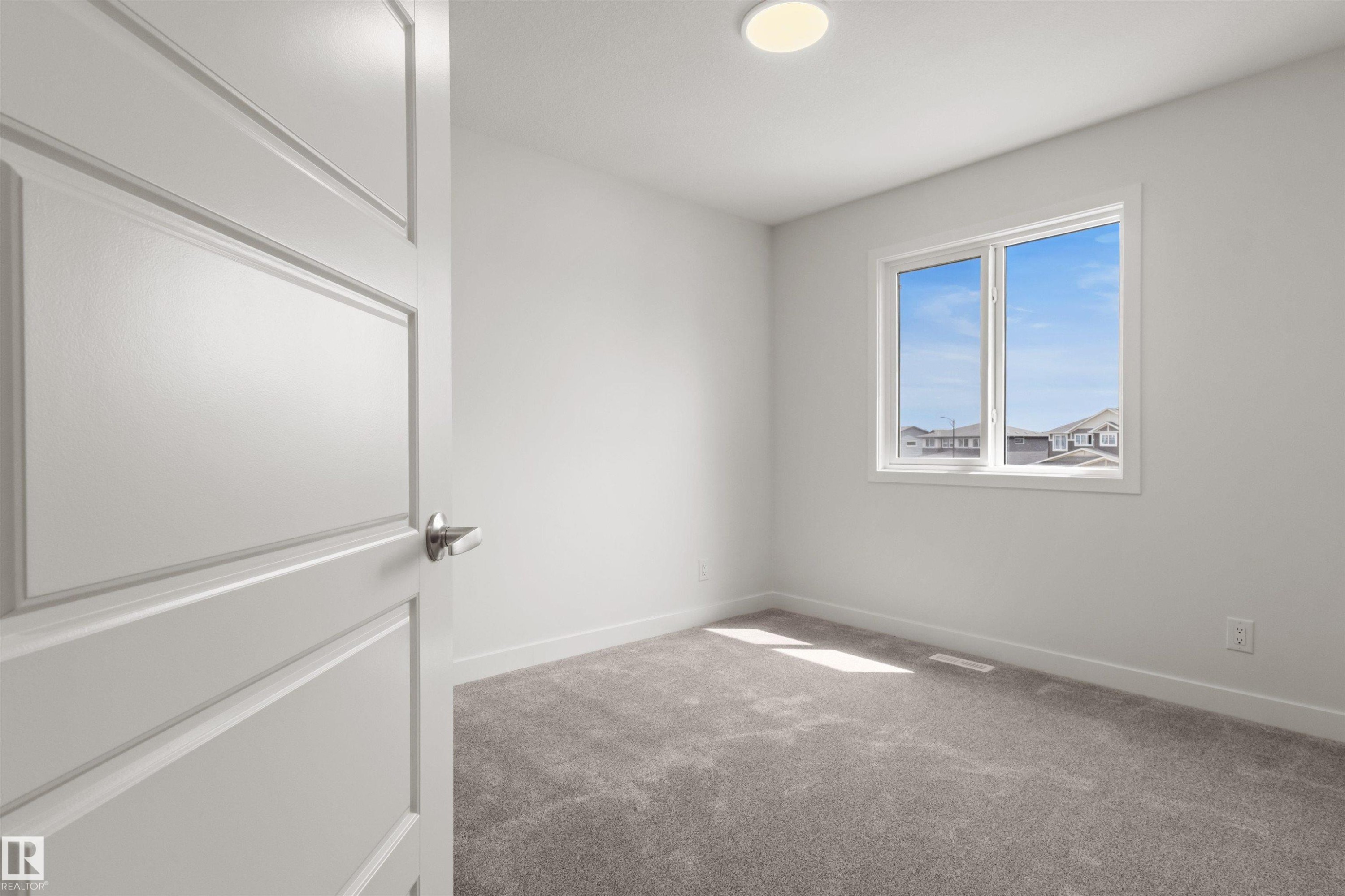 5749 Hawthorn Common, Edmonton, AB