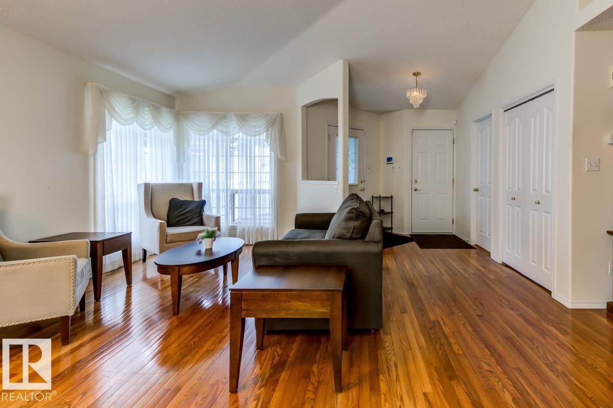 #7 9731 174 St Nw, Edmonton, AB - Indoor Photo Showing Living Room