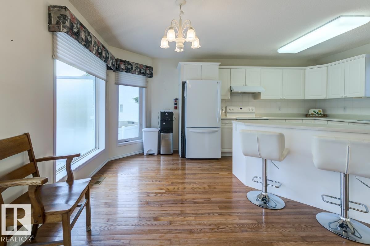 #7 9731 174 St Nw, Edmonton, AB - Indoor Photo Showing Kitchen