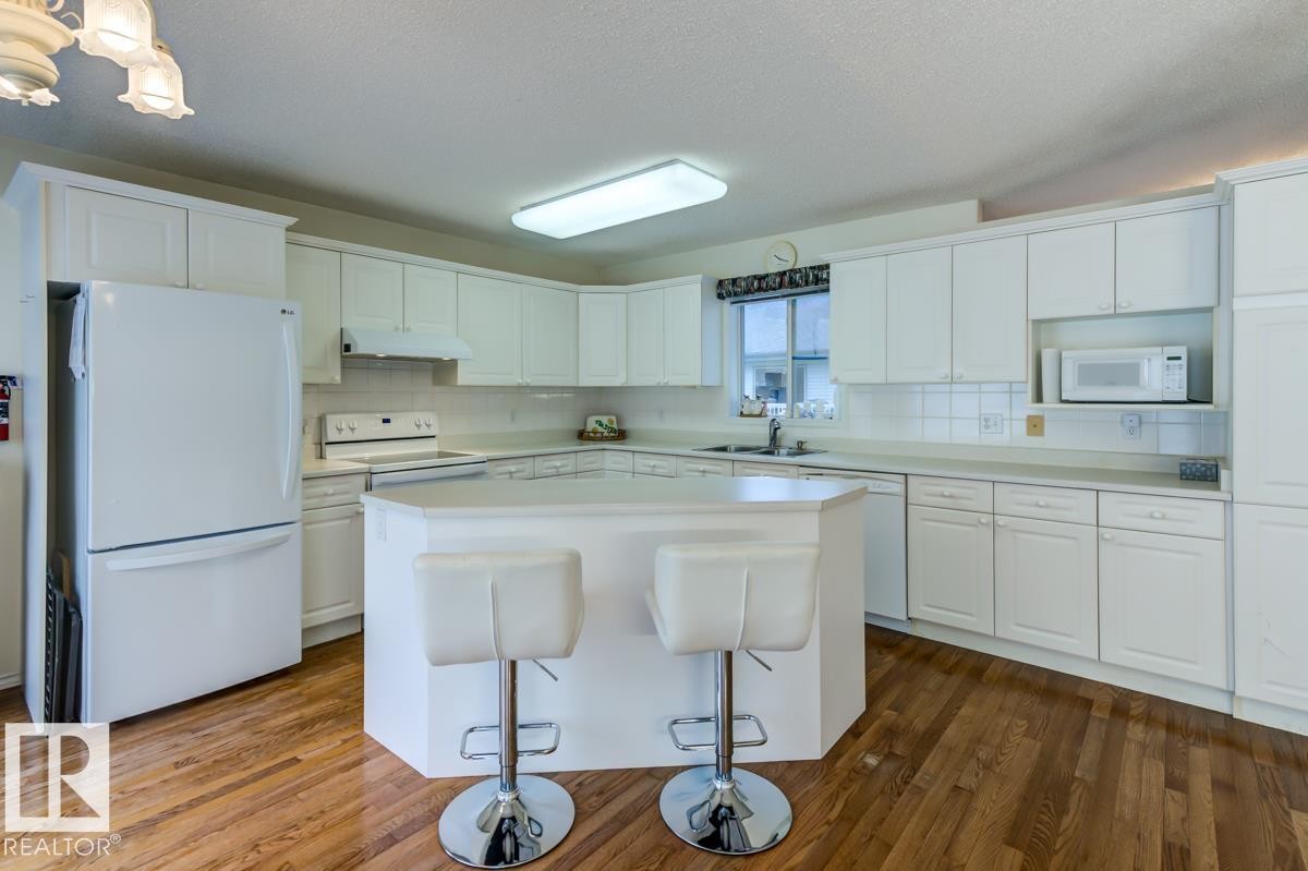 #7 9731 174 St Nw, Edmonton, AB - Indoor Photo Showing Kitchen With Double Sink
