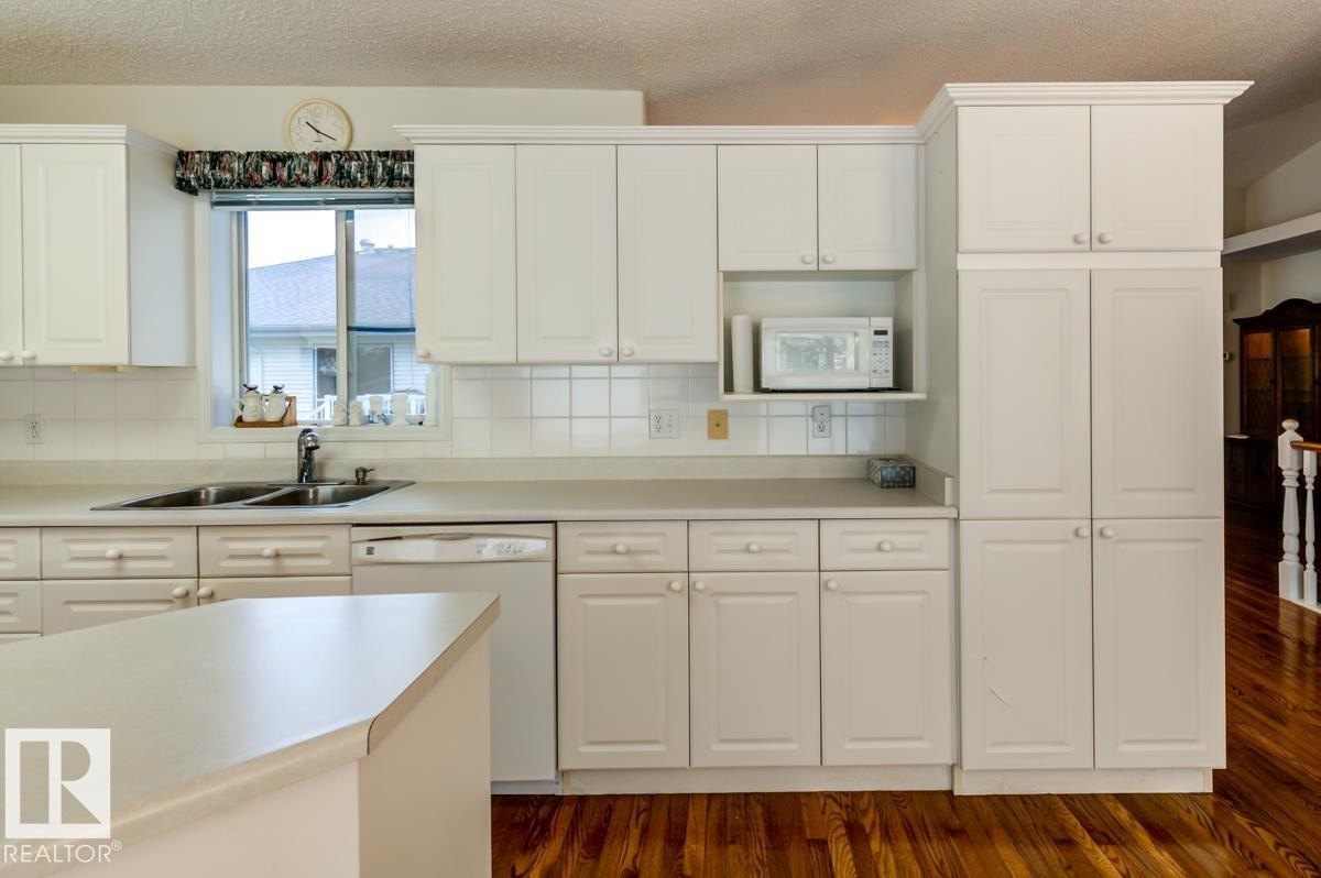 #7 9731 174 St Nw, Edmonton, AB - Indoor Photo Showing Kitchen With Double Sink