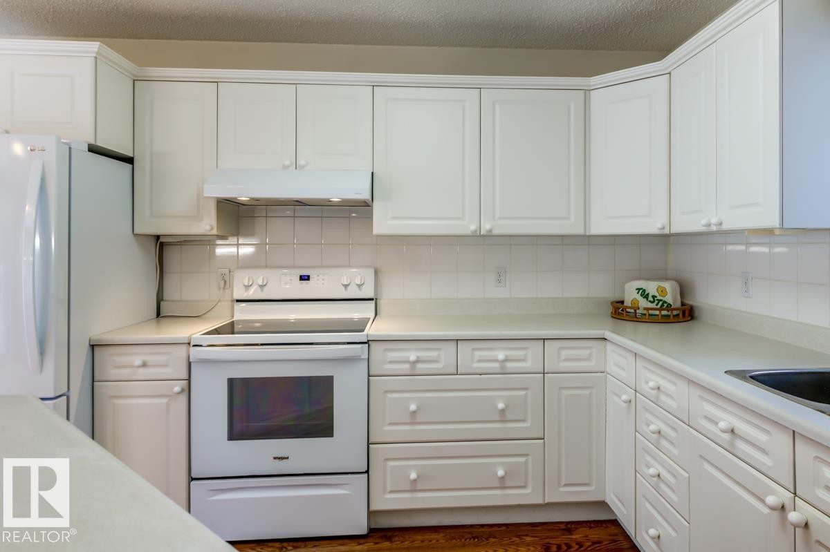 #7 9731 174 St Nw, Edmonton, AB - Indoor Photo Showing Kitchen