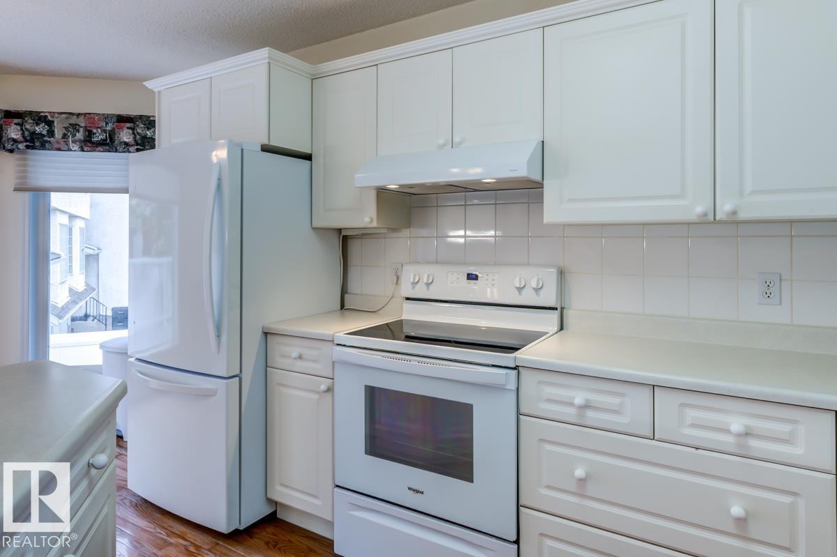#7 9731 174 St Nw, Edmonton, AB - Indoor Photo Showing Kitchen