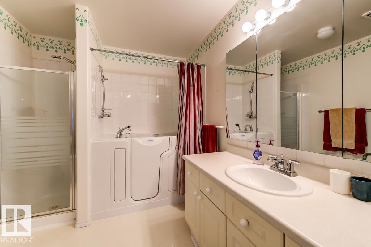 #7 9731 174 St Nw, Edmonton, AB - Indoor Photo Showing Bathroom