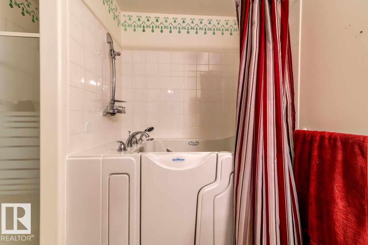 #7 9731 174 St Nw, Edmonton, AB - Indoor Photo Showing Laundry Room
