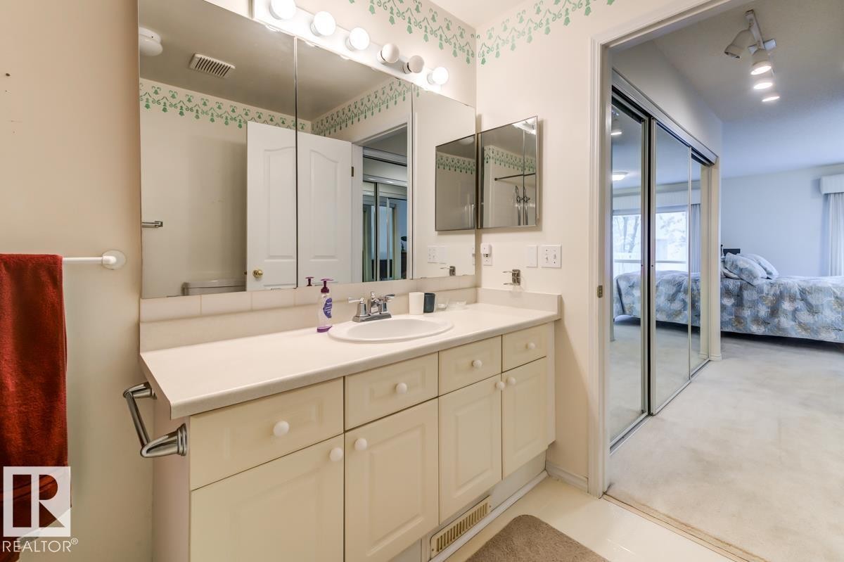 #7 9731 174 St Nw, Edmonton, AB - Indoor Photo Showing Bathroom