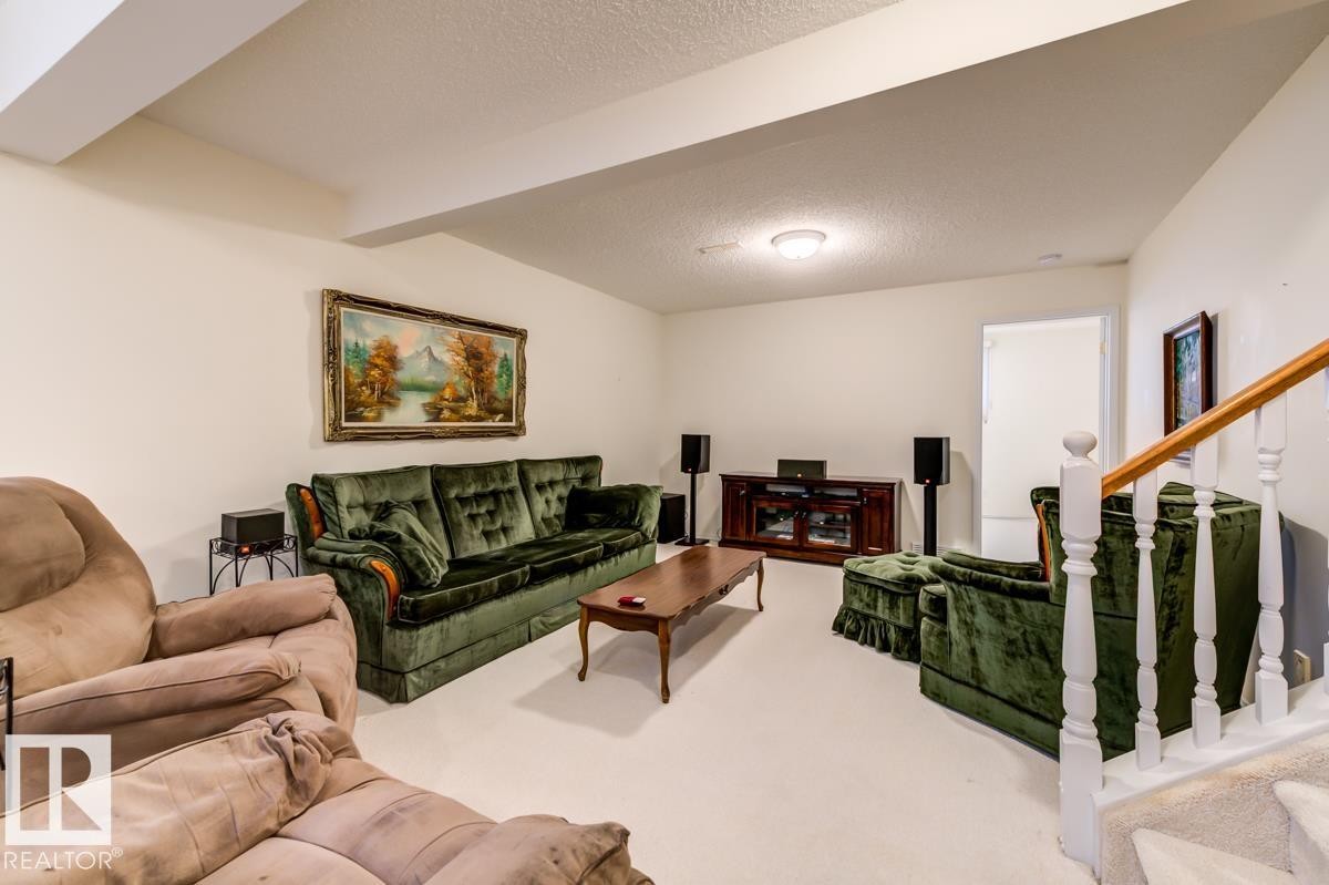 #7 9731 174 St Nw, Edmonton, AB - Indoor Photo Showing Living Room