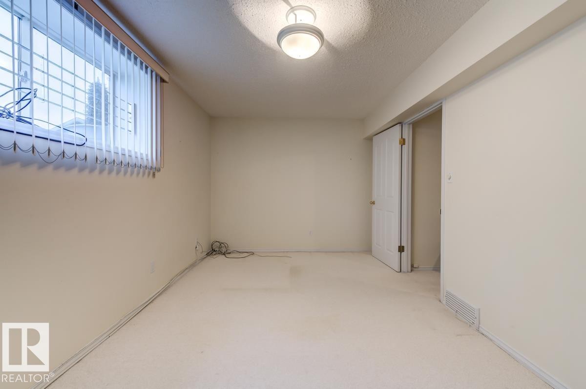 #7 9731 174 St Nw, Edmonton, AB - Indoor Photo Showing Other Room