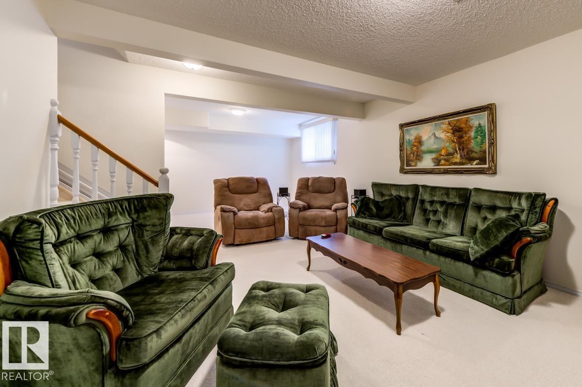#7 9731 174 St Nw, Edmonton, AB - Indoor Photo Showing Living Room