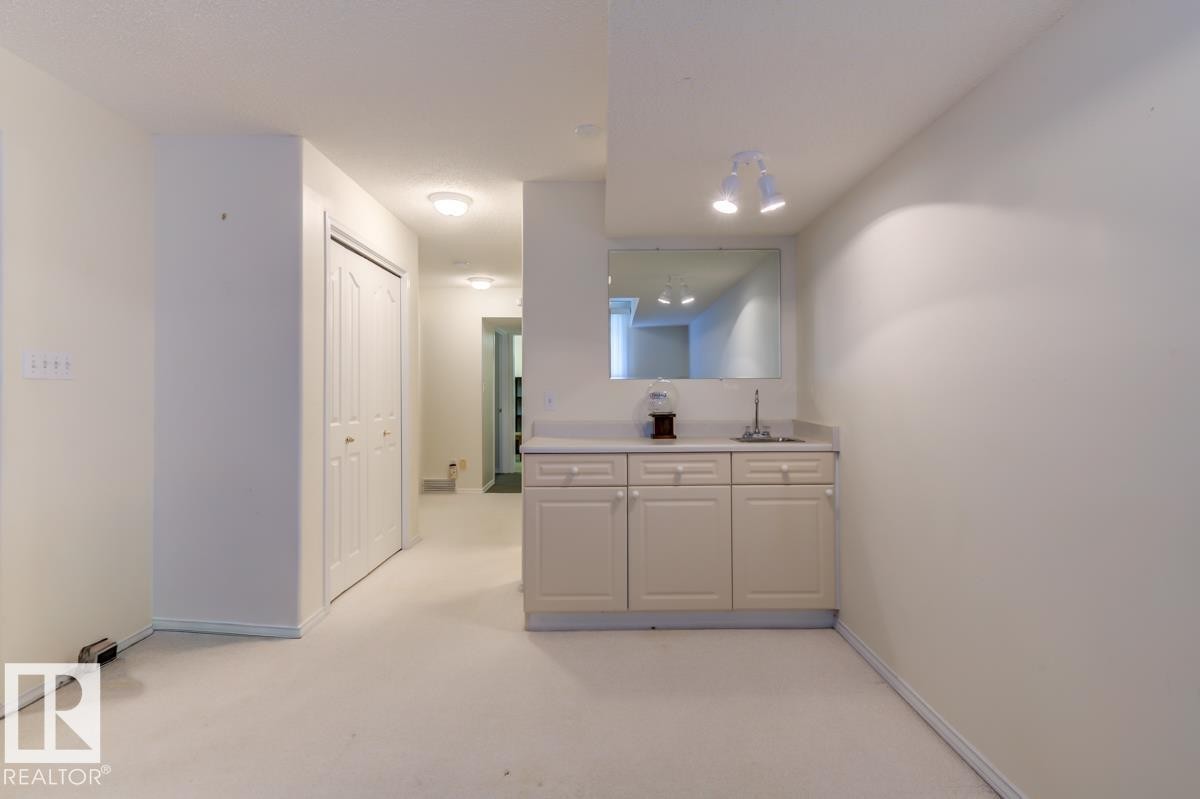 #7 9731 174 St Nw, Edmonton, AB - Indoor Photo Showing Other Room