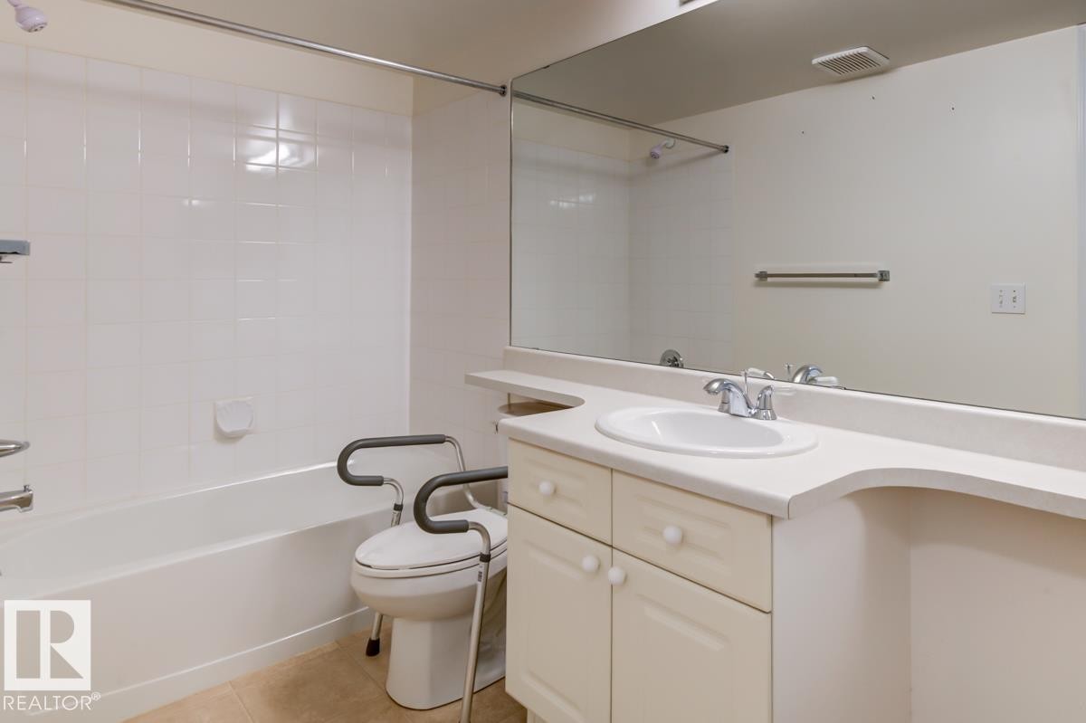 #7 9731 174 St Nw, Edmonton, AB - Indoor Photo Showing Bathroom