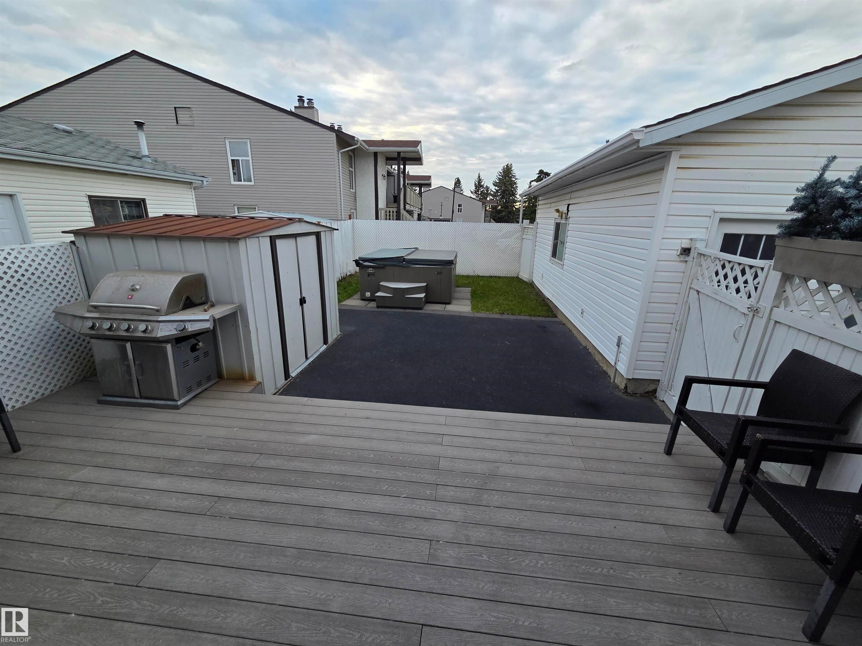 Expansive composite deck overlooking a paved patio area - 2514 149 Avenue, Edmonton, AB