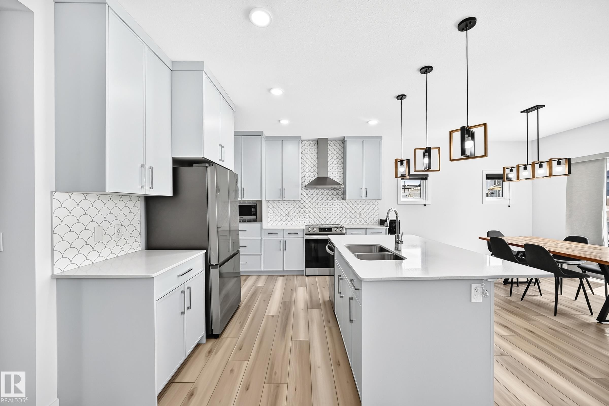 3751 Cross Landing Sw, Edmonton, AB - Indoor Photo Showing Kitchen With Double Sink With Upgraded Kitchen