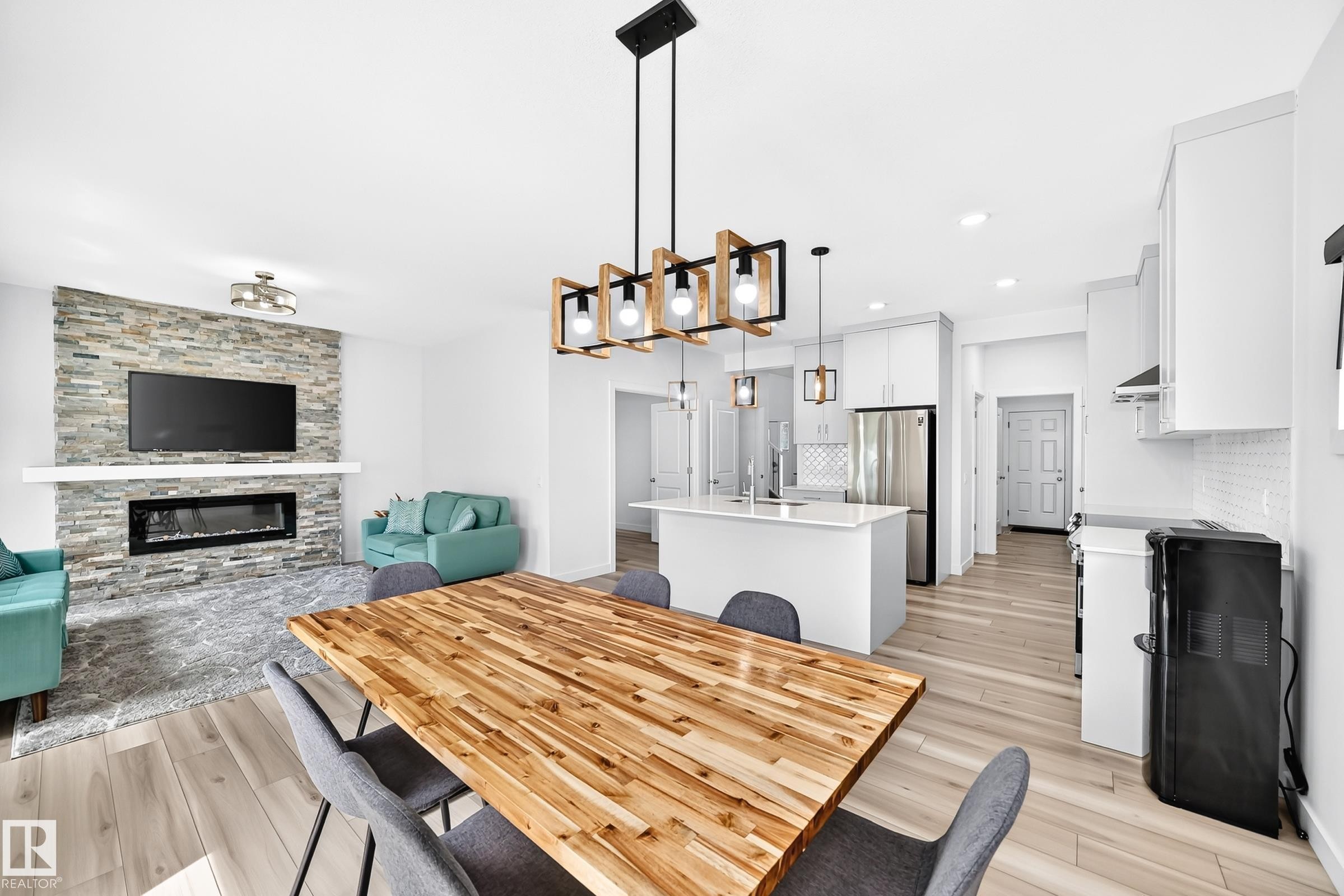 3751 Cross Landing Sw, Edmonton, AB - Indoor With Fireplace