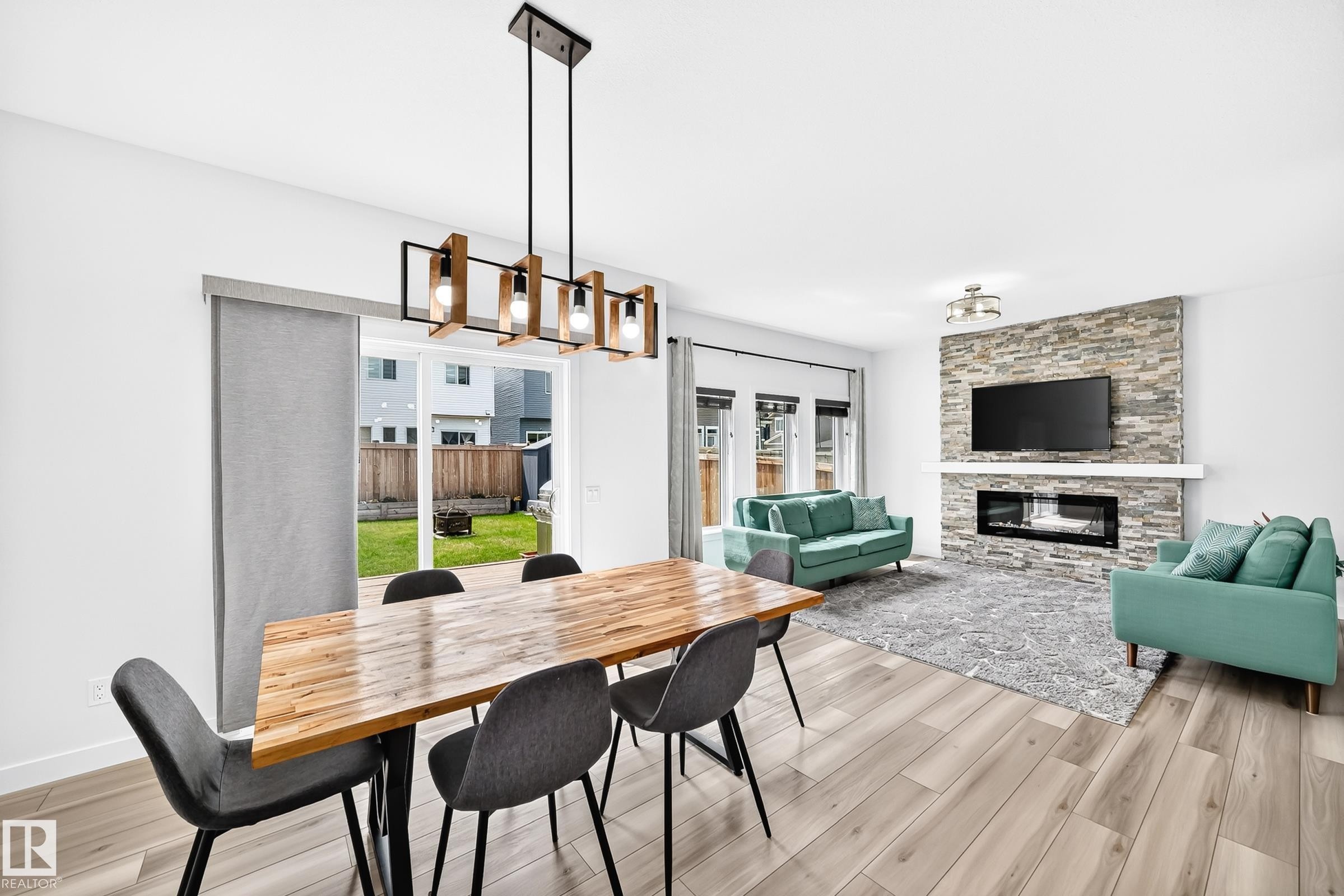 3751 Cross Landing Sw, Edmonton, AB - Indoor With Fireplace