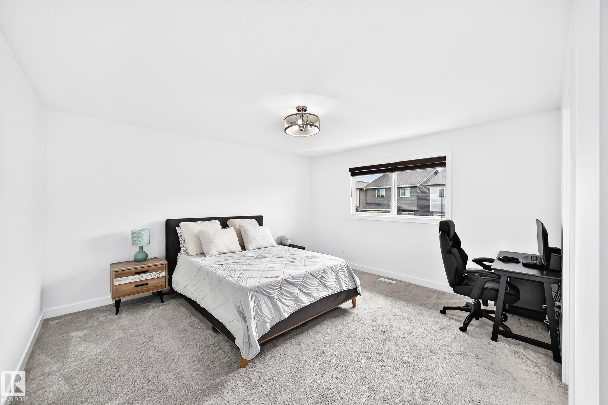 3751 Cross Landing Sw, Edmonton, AB - Indoor Photo Showing Bedroom
