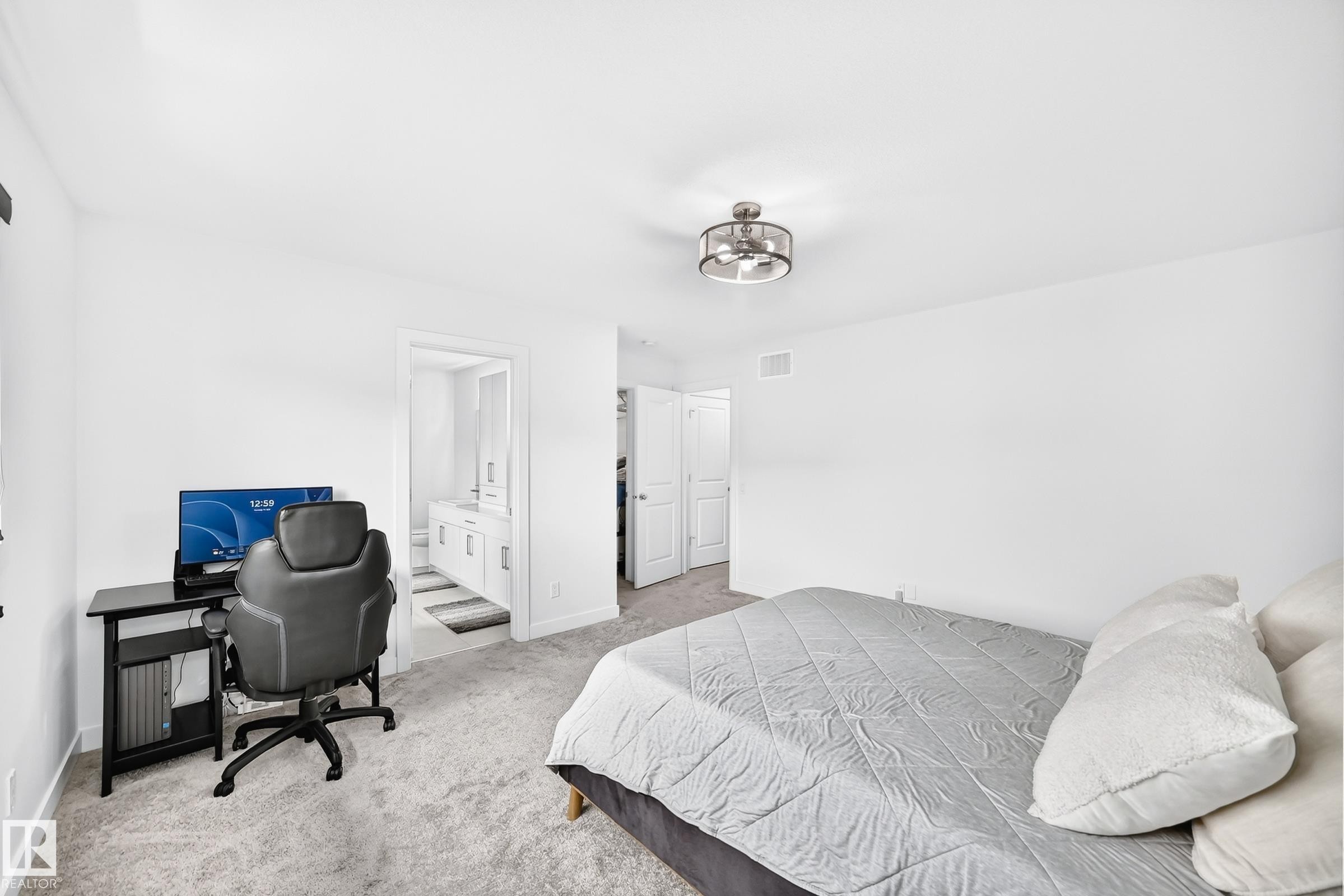 3751 Cross Landing Sw, Edmonton, AB - Indoor Photo Showing Bedroom