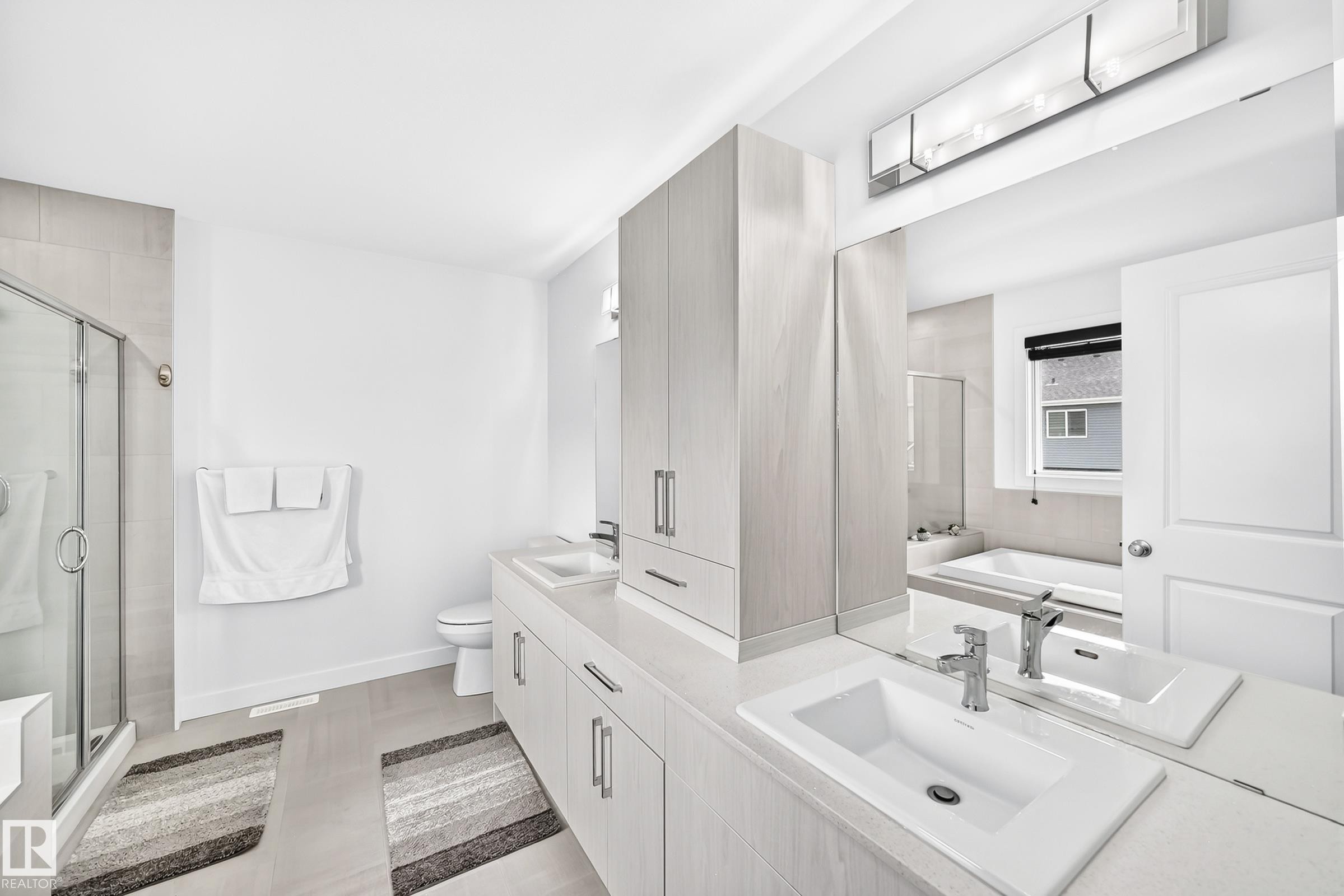 3751 Cross Landing Sw, Edmonton, AB - Indoor Photo Showing Bathroom
