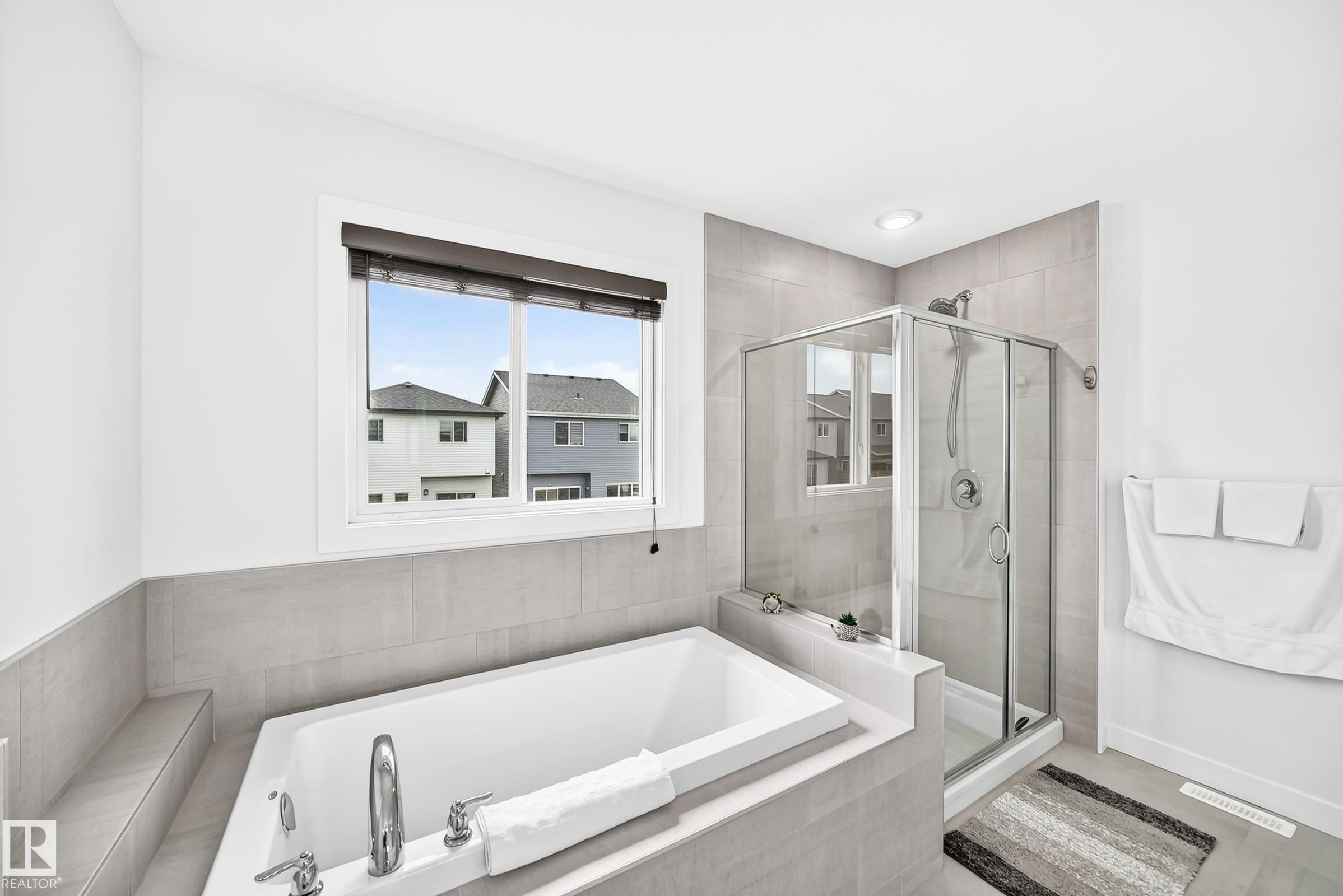 3751 Cross Landing Sw, Edmonton, AB - Indoor Photo Showing Bathroom