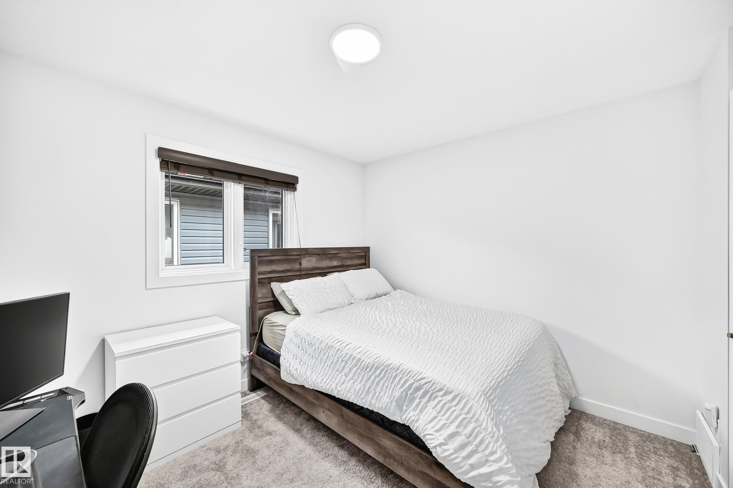 3751 Cross Landing Sw, Edmonton, AB - Indoor Photo Showing Bedroom