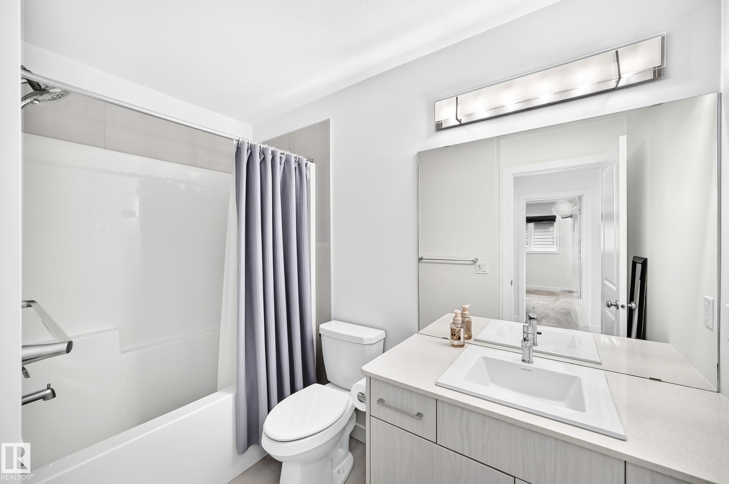 3751 Cross Landing Sw, Edmonton, AB - Indoor Photo Showing Bathroom