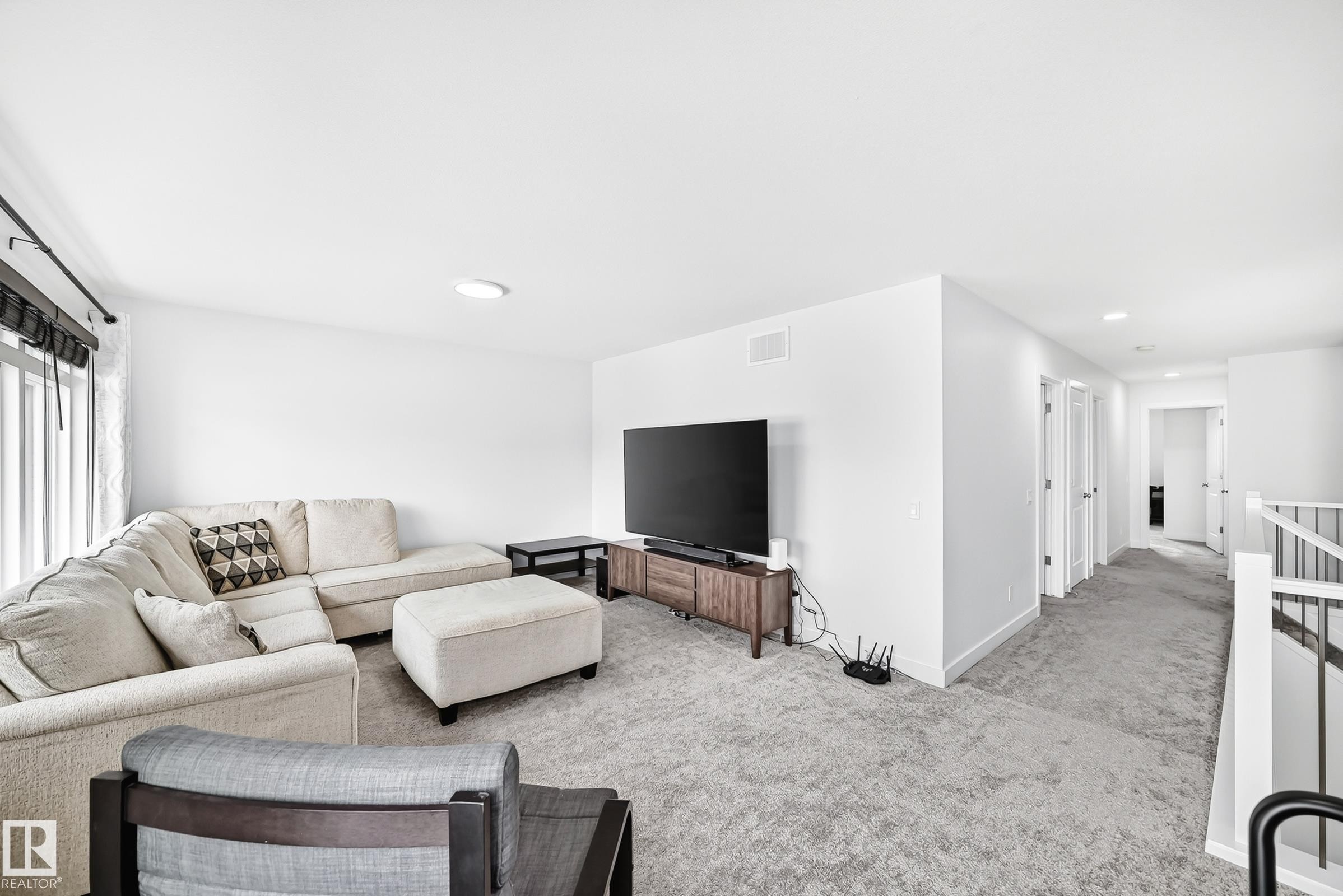 3751 Cross Landing Sw, Edmonton, AB - Indoor Photo Showing Living Room