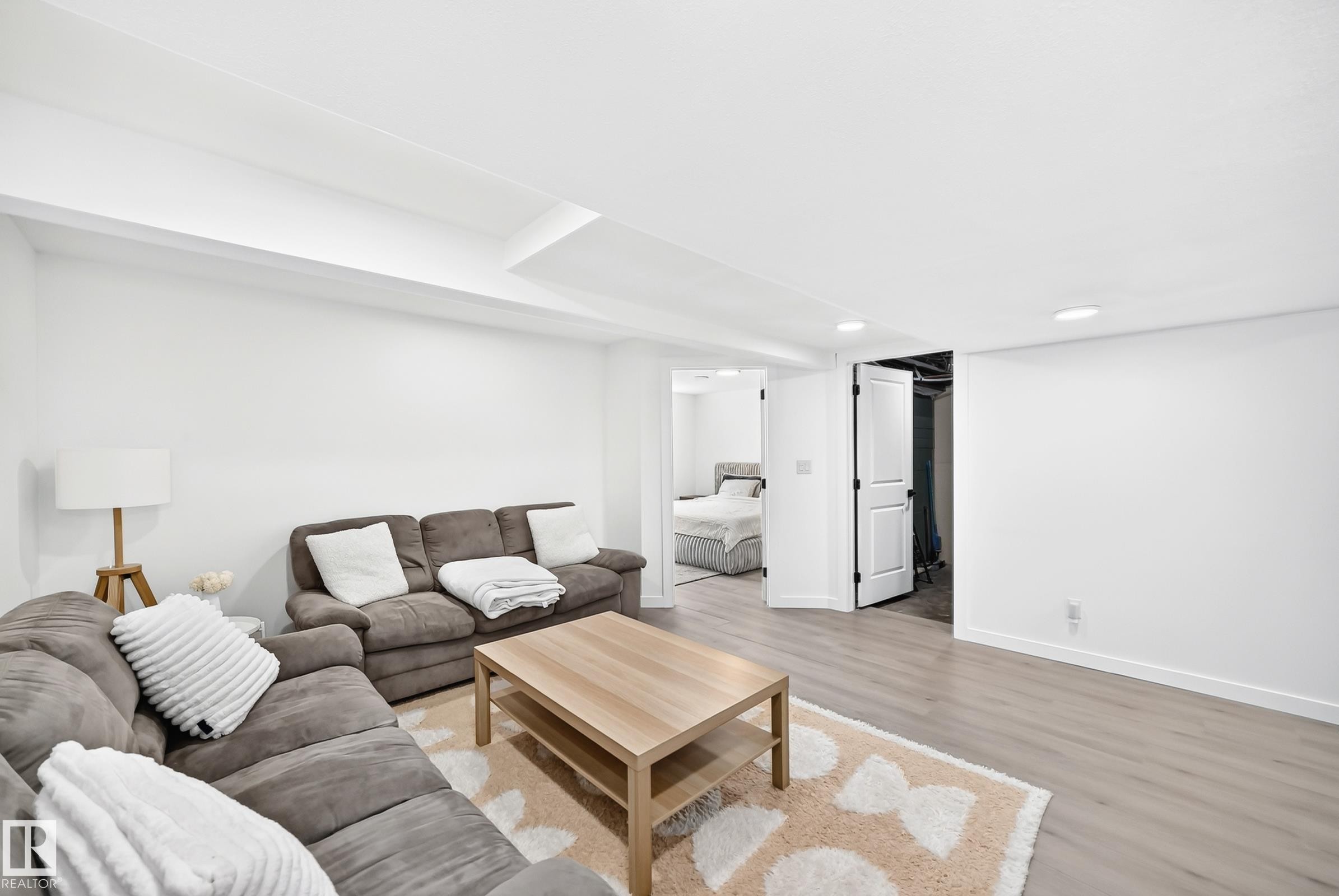 3751 Cross Landing Sw, Edmonton, AB - Indoor Photo Showing Living Room