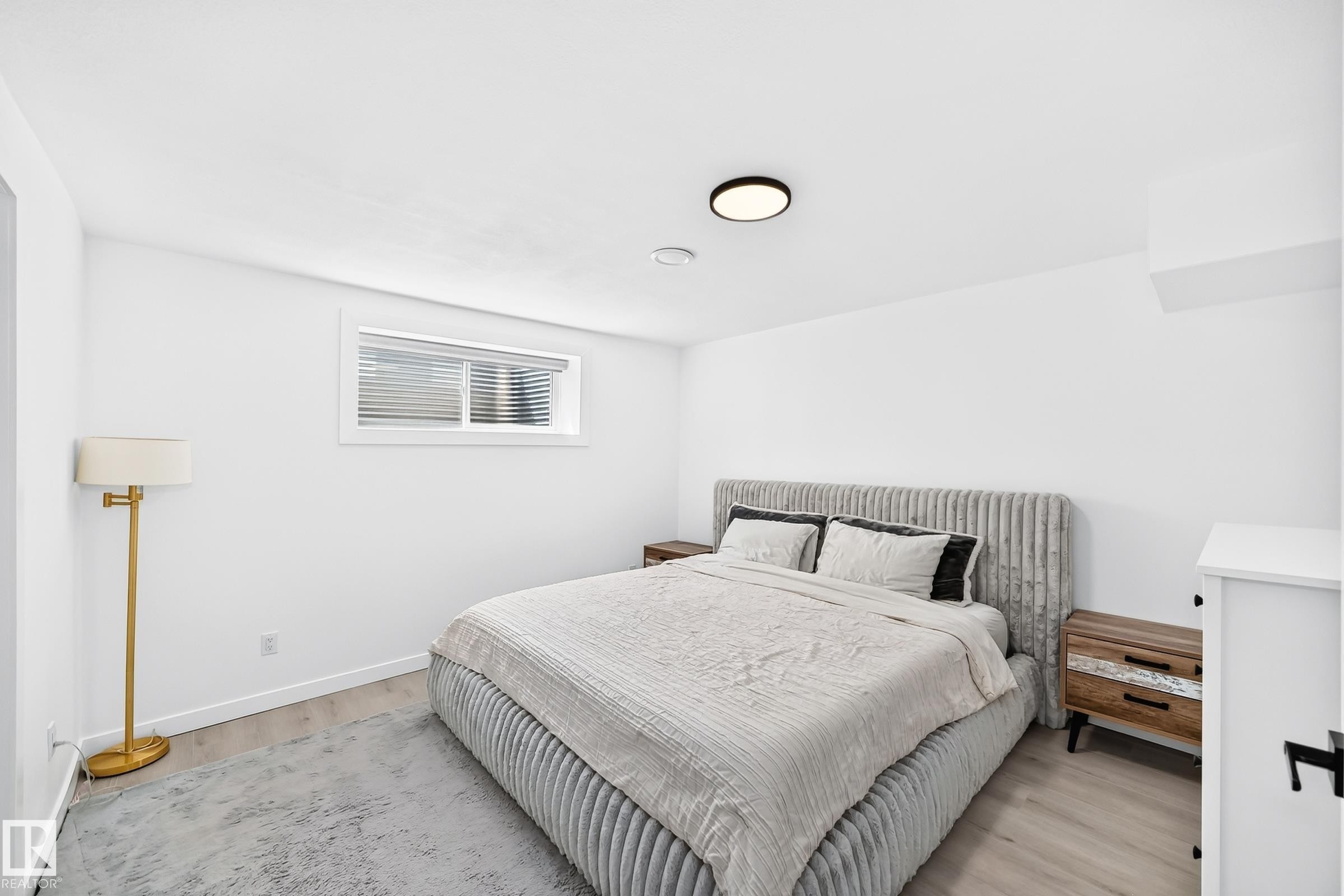 3751 Cross Landing Sw, Edmonton, AB - Indoor Photo Showing Bedroom