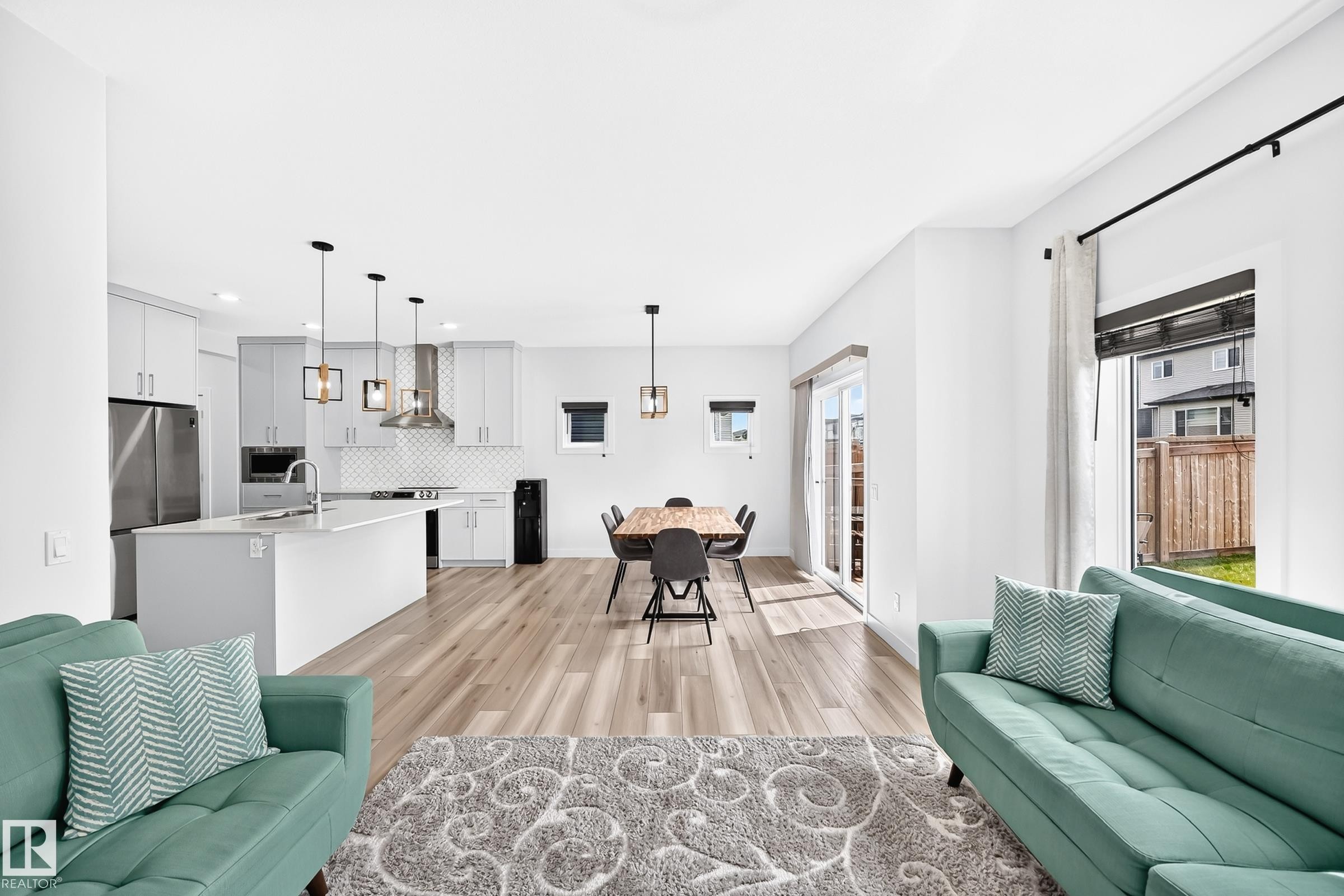 3751 Cross Landing Sw, Edmonton, AB - Indoor Photo Showing Living Room