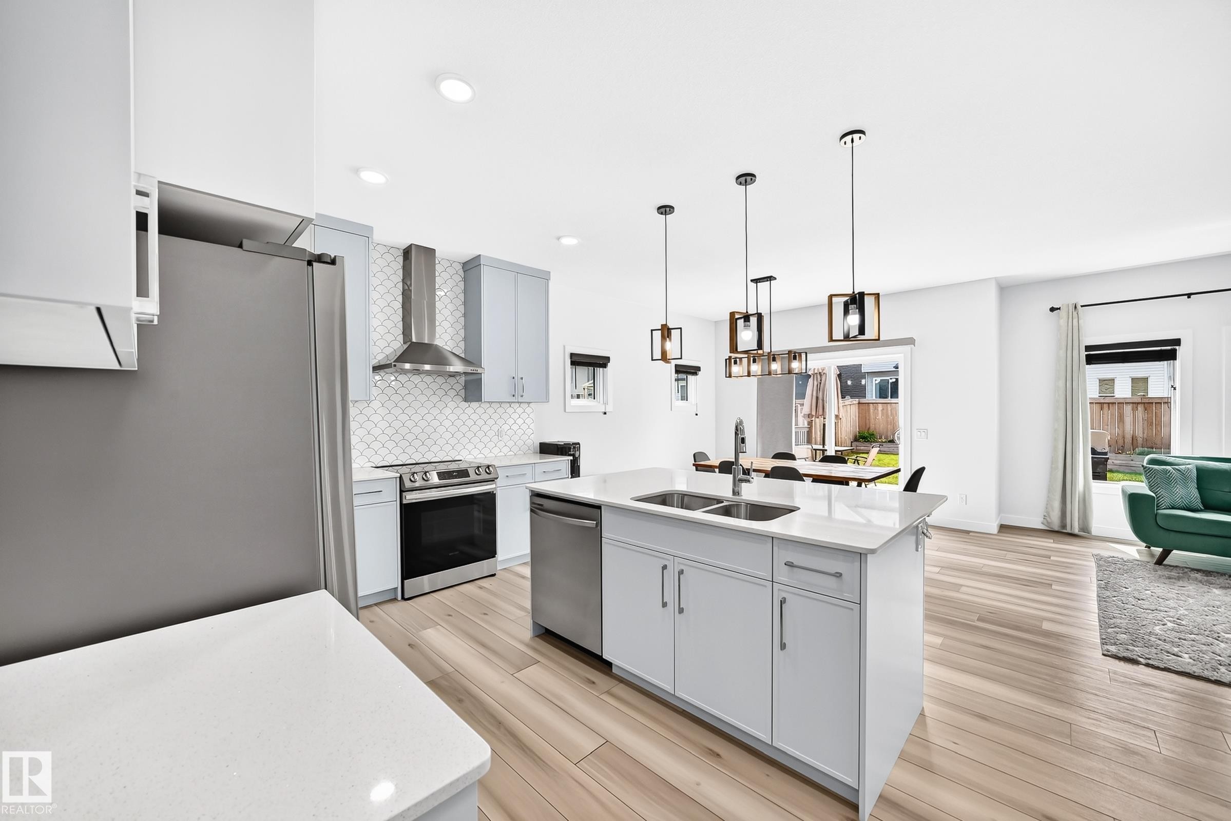 3751 Cross Landing Sw, Edmonton, AB - Indoor Photo Showing Kitchen With Double Sink With Upgraded Kitchen