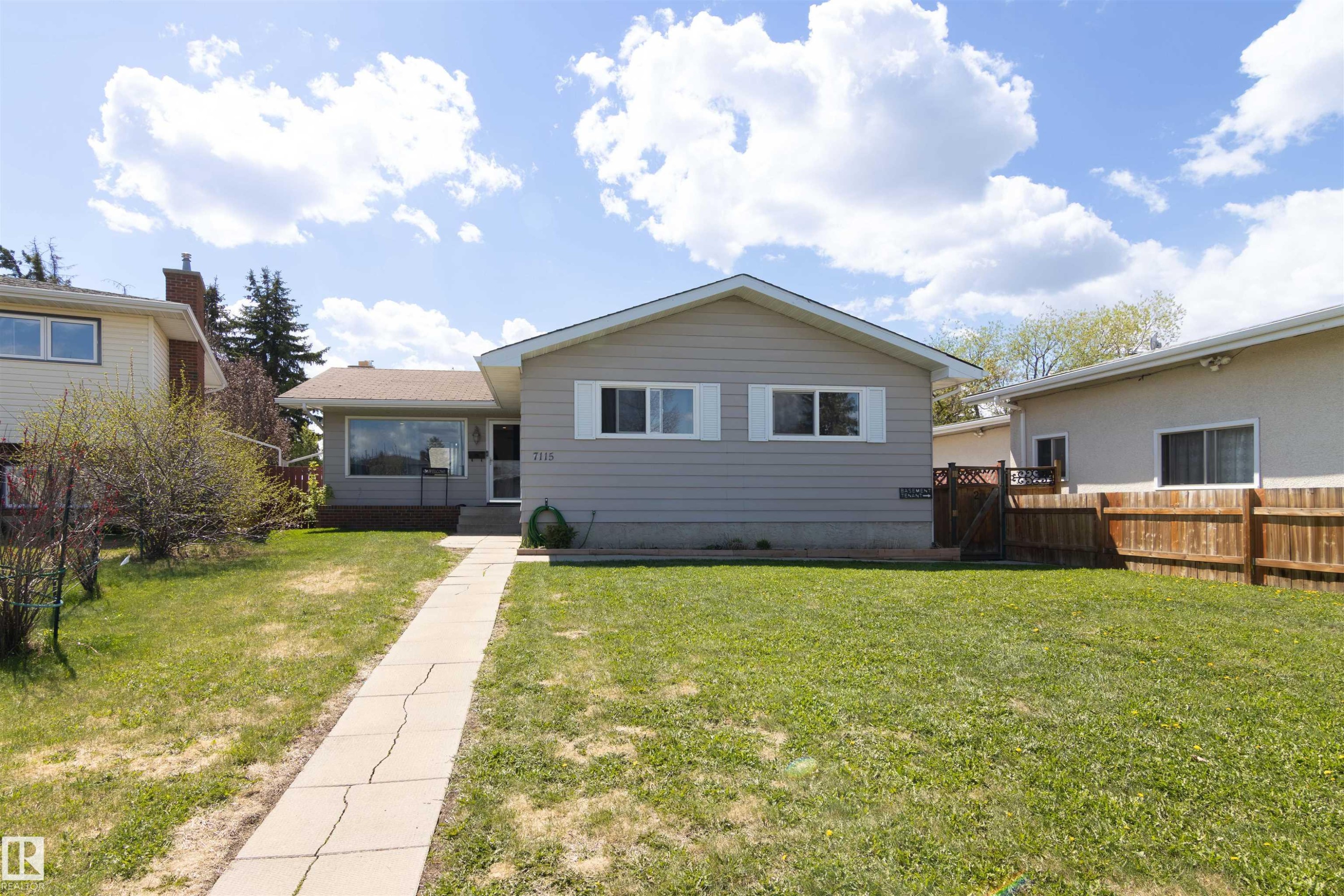 Single-story residence featuring light gray siding, white window trim, and a dark shingle roof - 7115 39A Avenue, Edmonton, AB - Outdoor