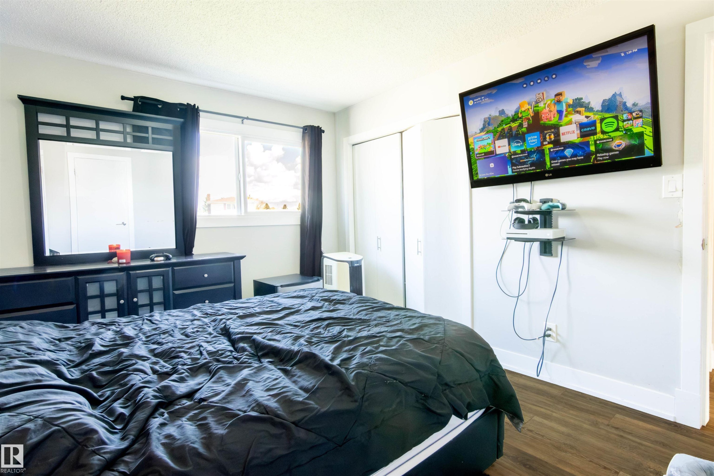 Bedroom featuring wood-finish flooring, a white ceiling, and light-colored walls - 7115 39A Avenue, Edmonton, AB - Indoor Photo Showing Bedroom