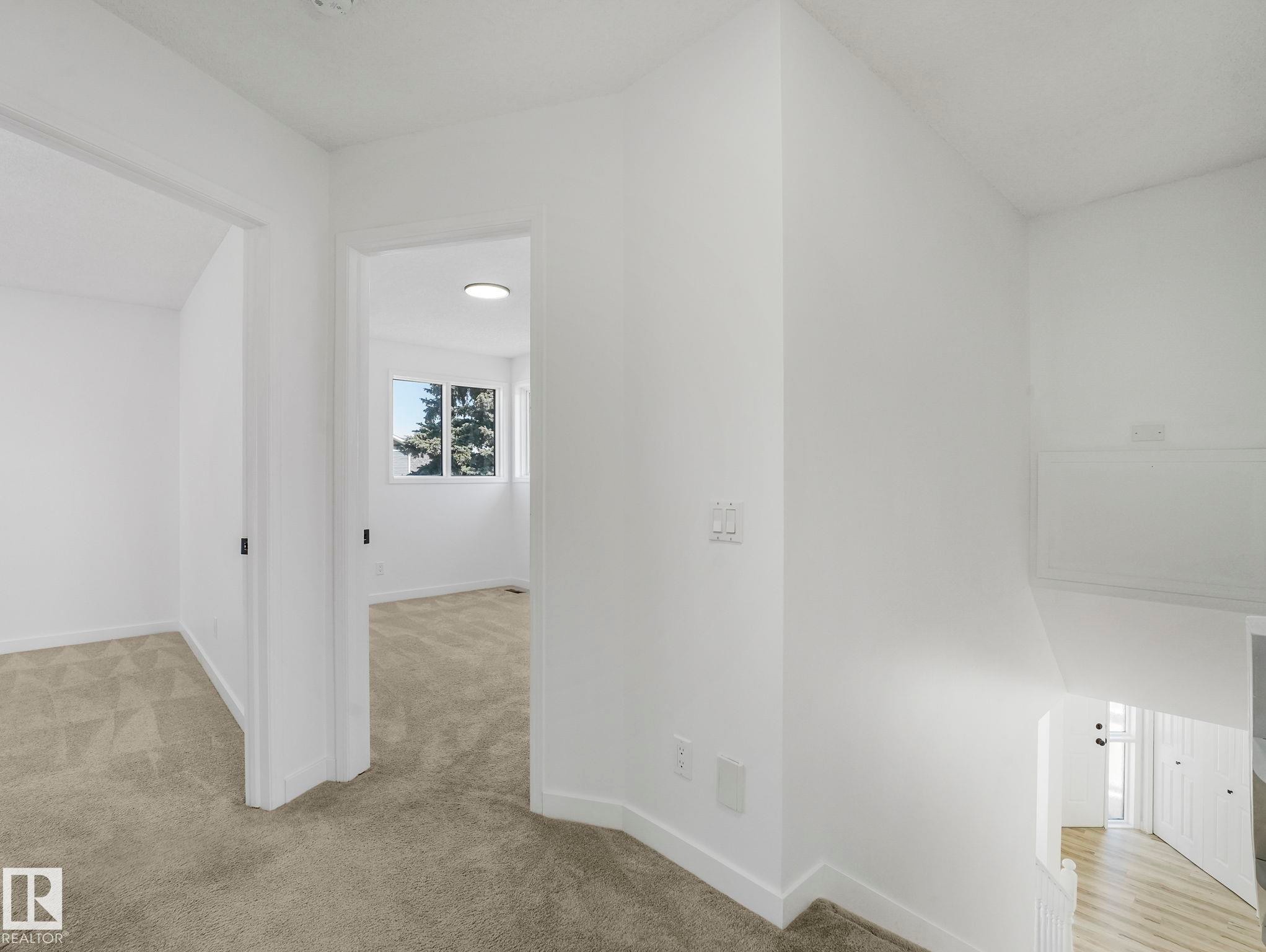 4103 28 Avenue Nw, Edmonton, AB - Indoor Photo Showing Other Room