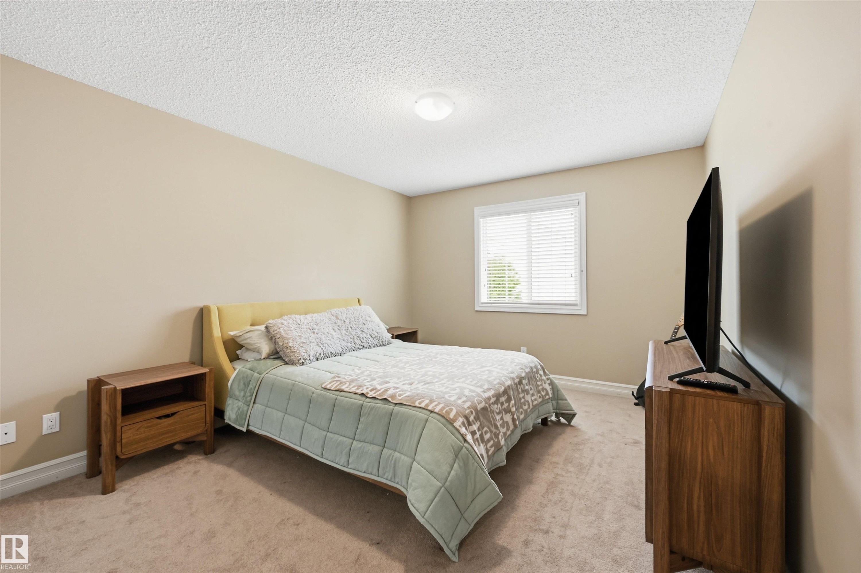 11 5317 3 Avenue, Edmonton, AB