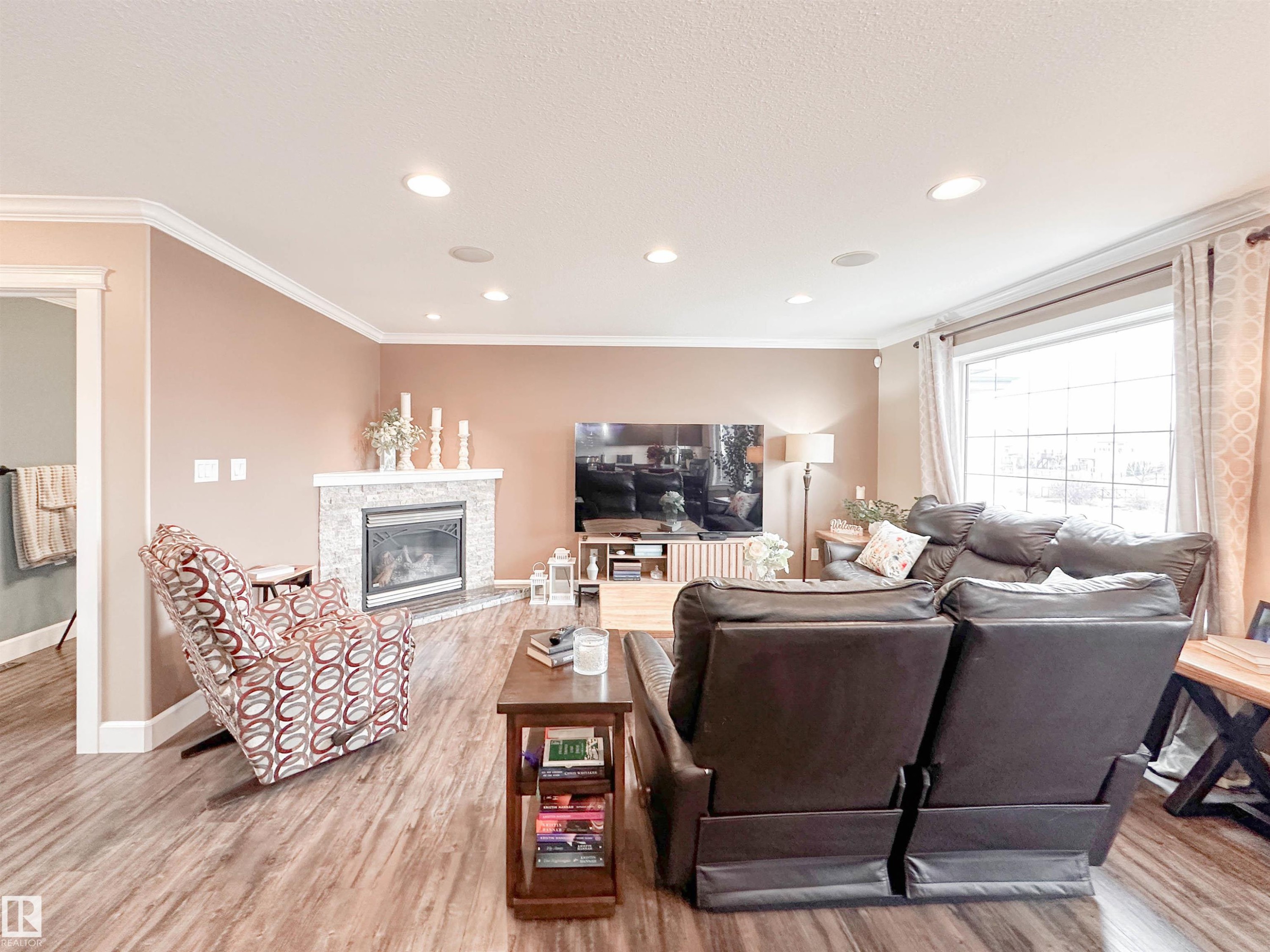 13715 149 Avenue, Edmonton, AB - Indoor Photo Showing Living Room With Fireplace