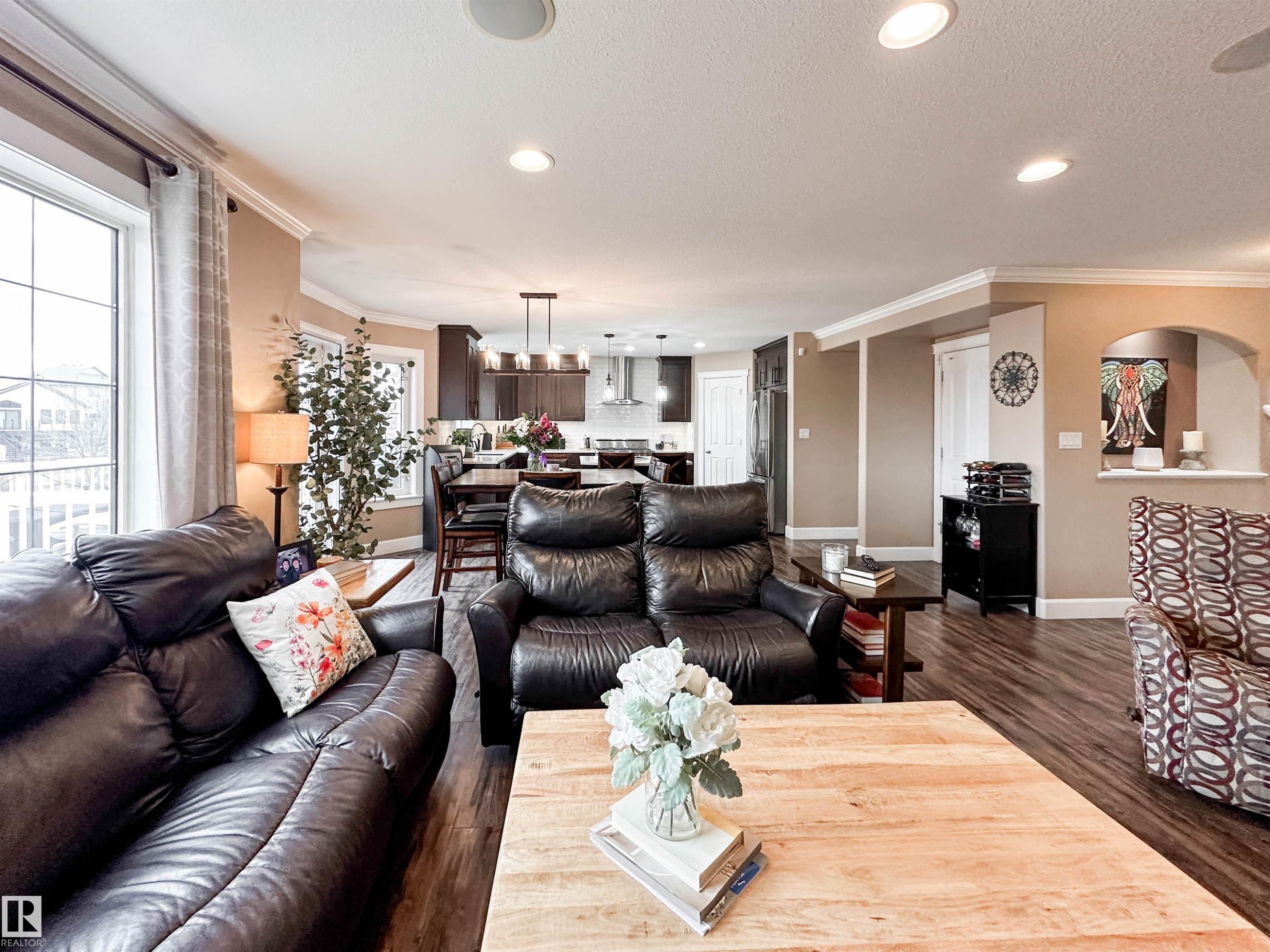 13715 149 Avenue, Edmonton, AB - Indoor Photo Showing Living Room
