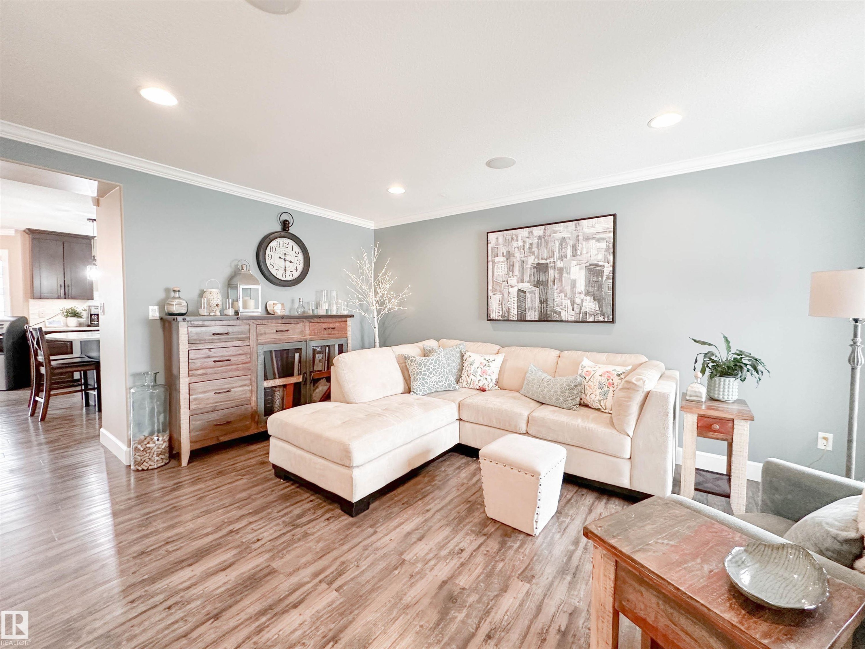 13715 149 Avenue, Edmonton, AB - Indoor Photo Showing Living Room