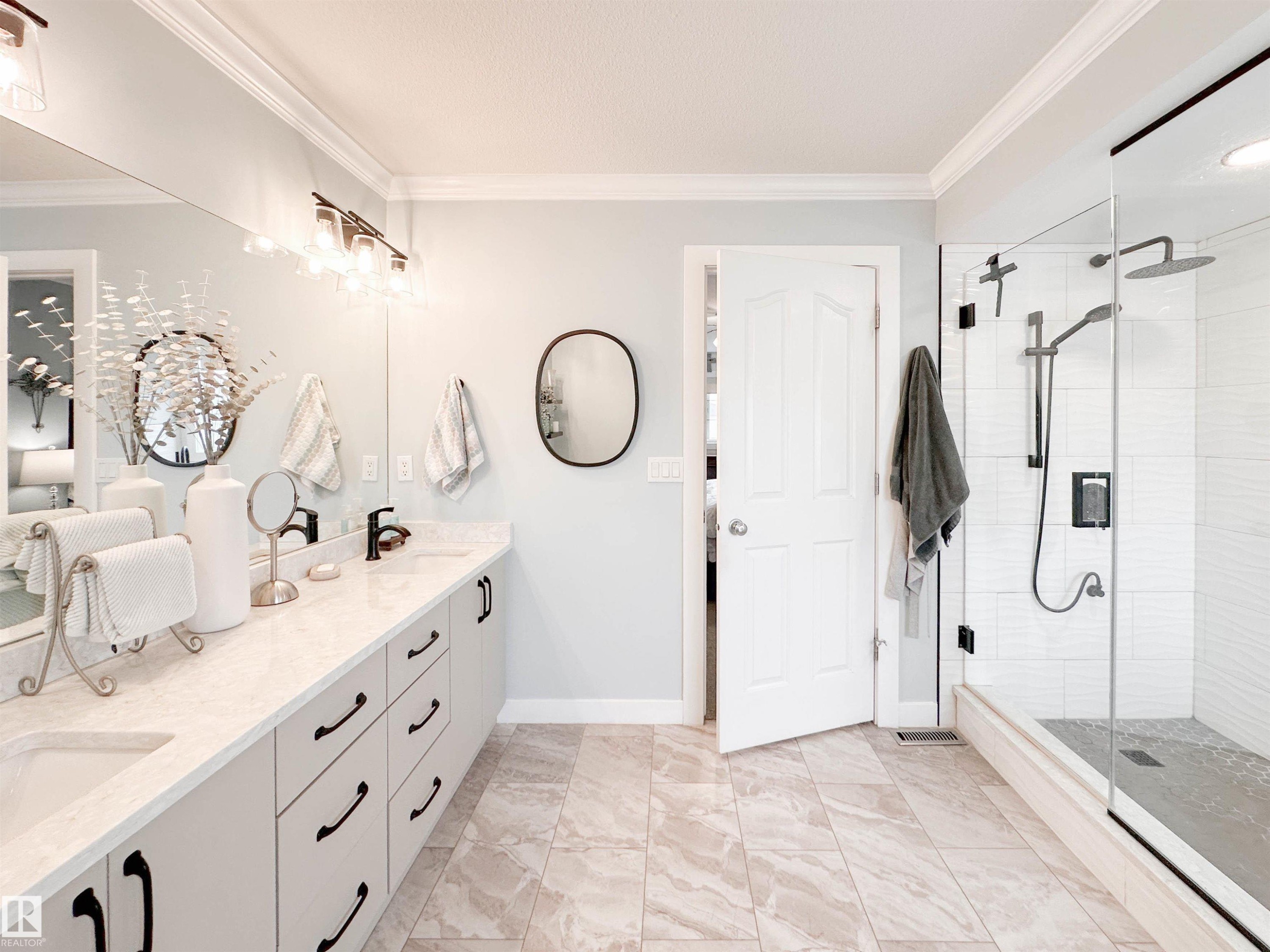 13715 149 Avenue, Edmonton, AB - Indoor Photo Showing Bathroom
