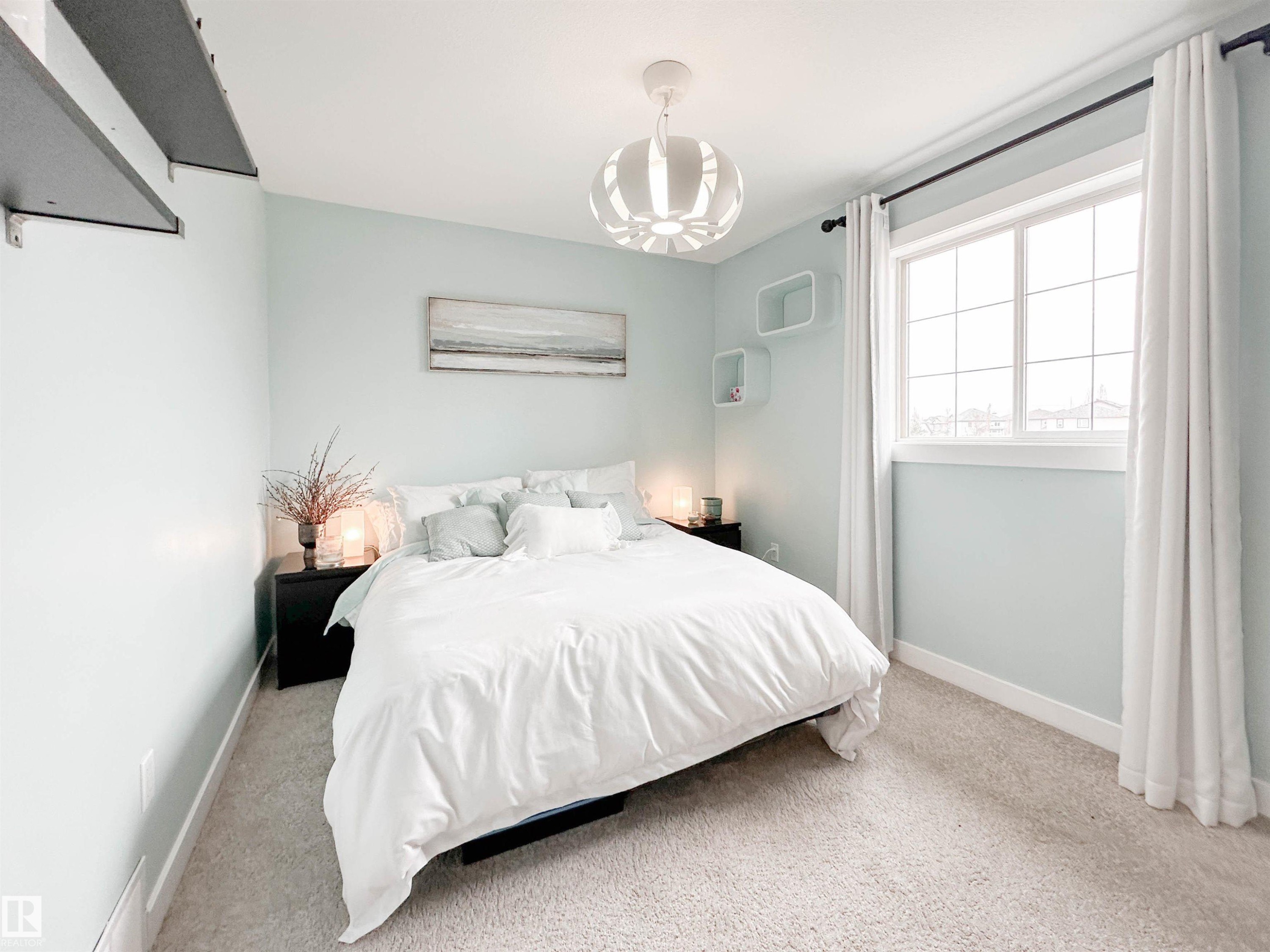 13715 149 Avenue, Edmonton, AB - Indoor Photo Showing Bedroom