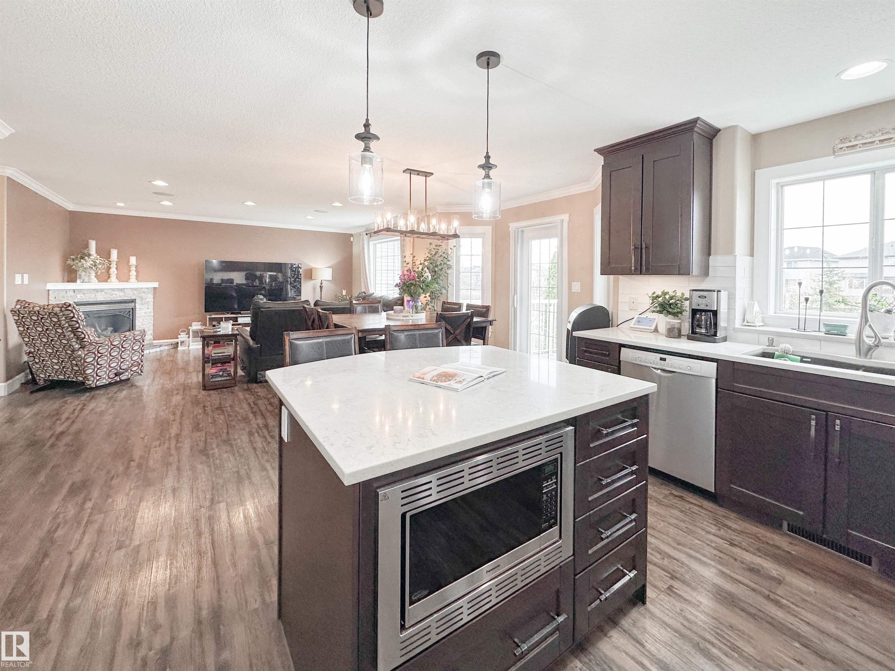 13715 149 Avenue, Edmonton, AB - Indoor Photo Showing Kitchen With Double Sink
