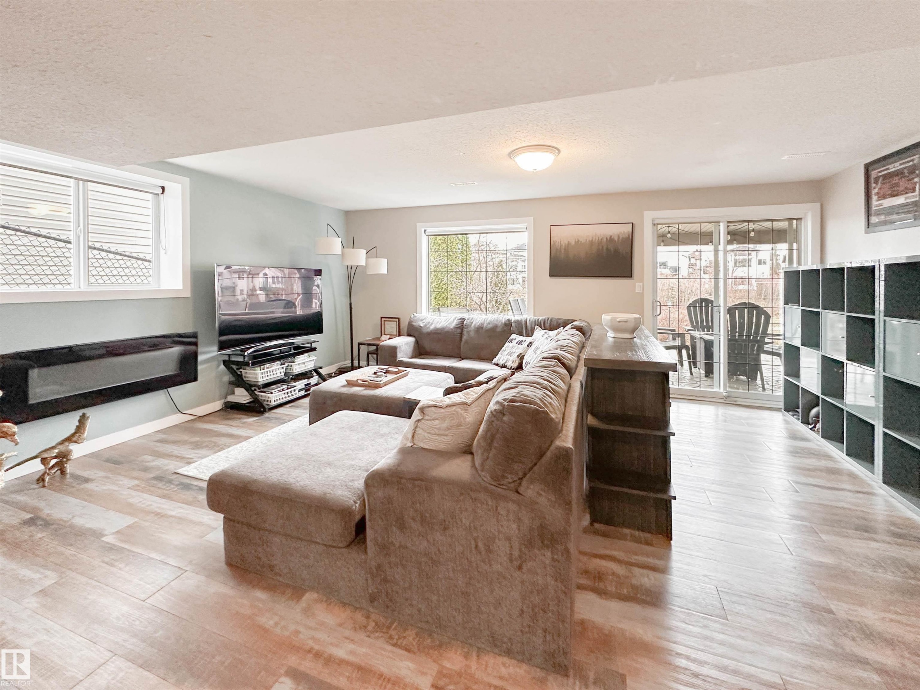 13715 149 Avenue, Edmonton, AB - Indoor Photo Showing Living Room