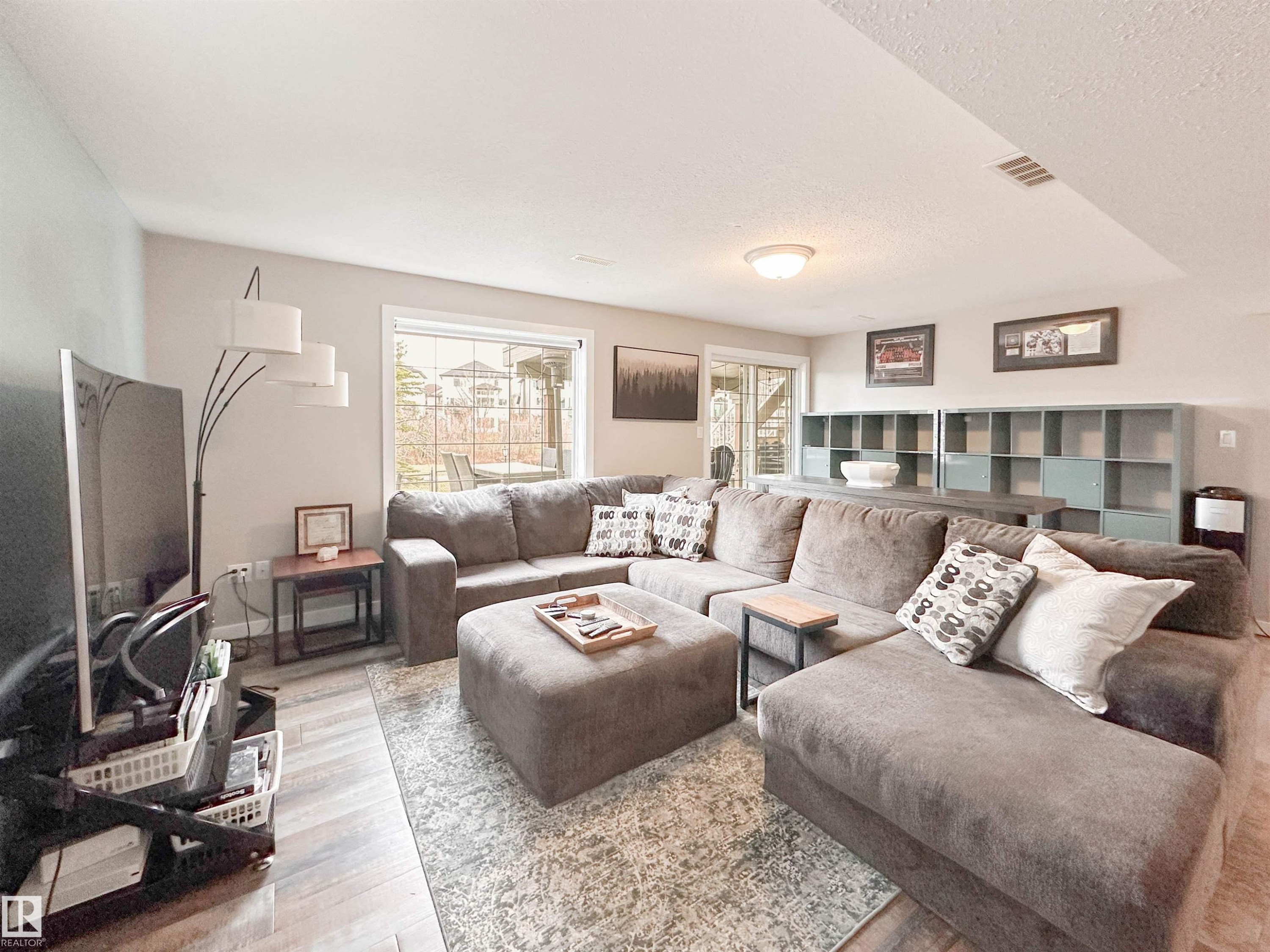 13715 149 Avenue, Edmonton, AB - Indoor Photo Showing Living Room