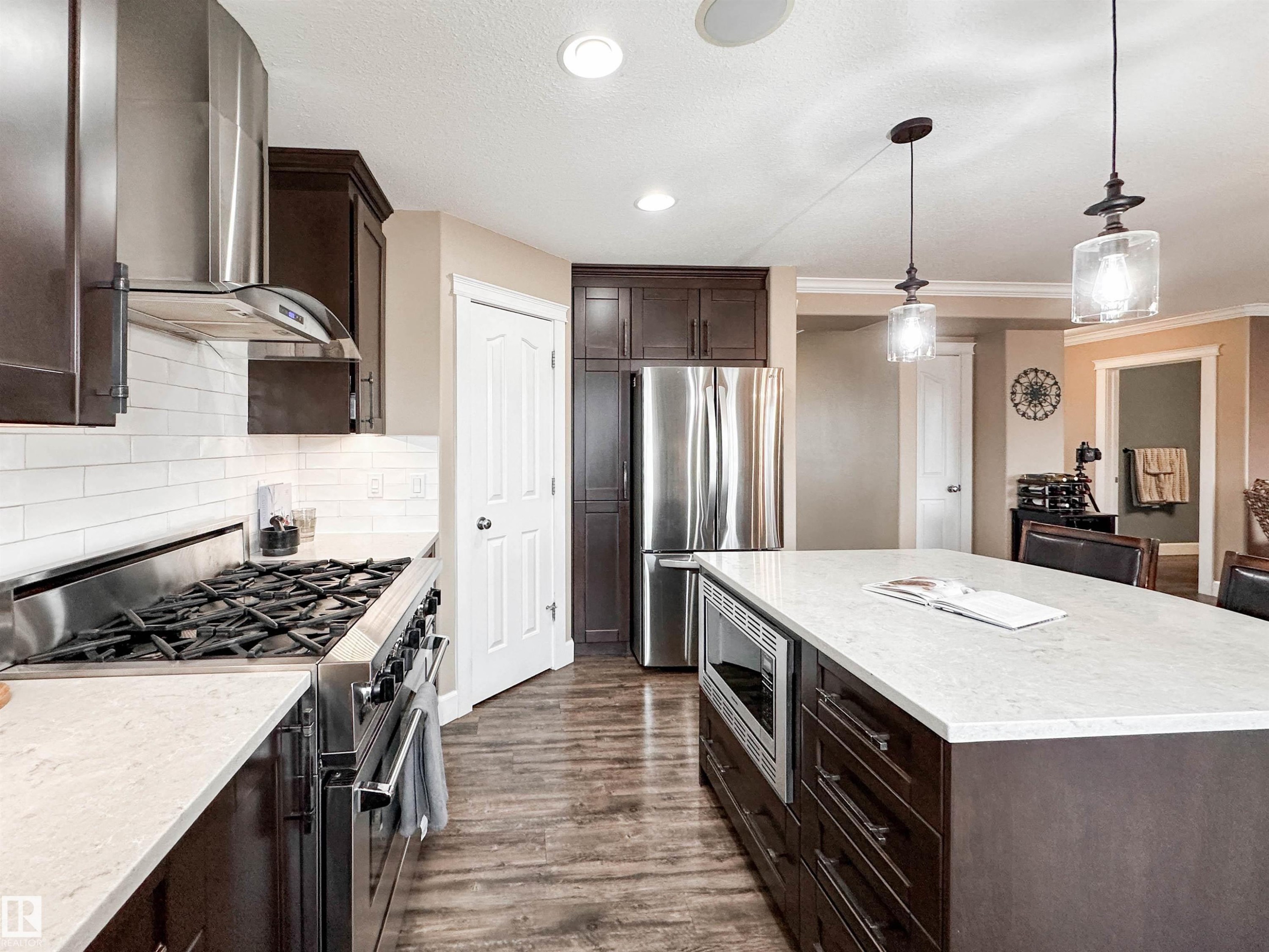 13715 149 Avenue, Edmonton, AB - Indoor Photo Showing Kitchen With Upgraded Kitchen