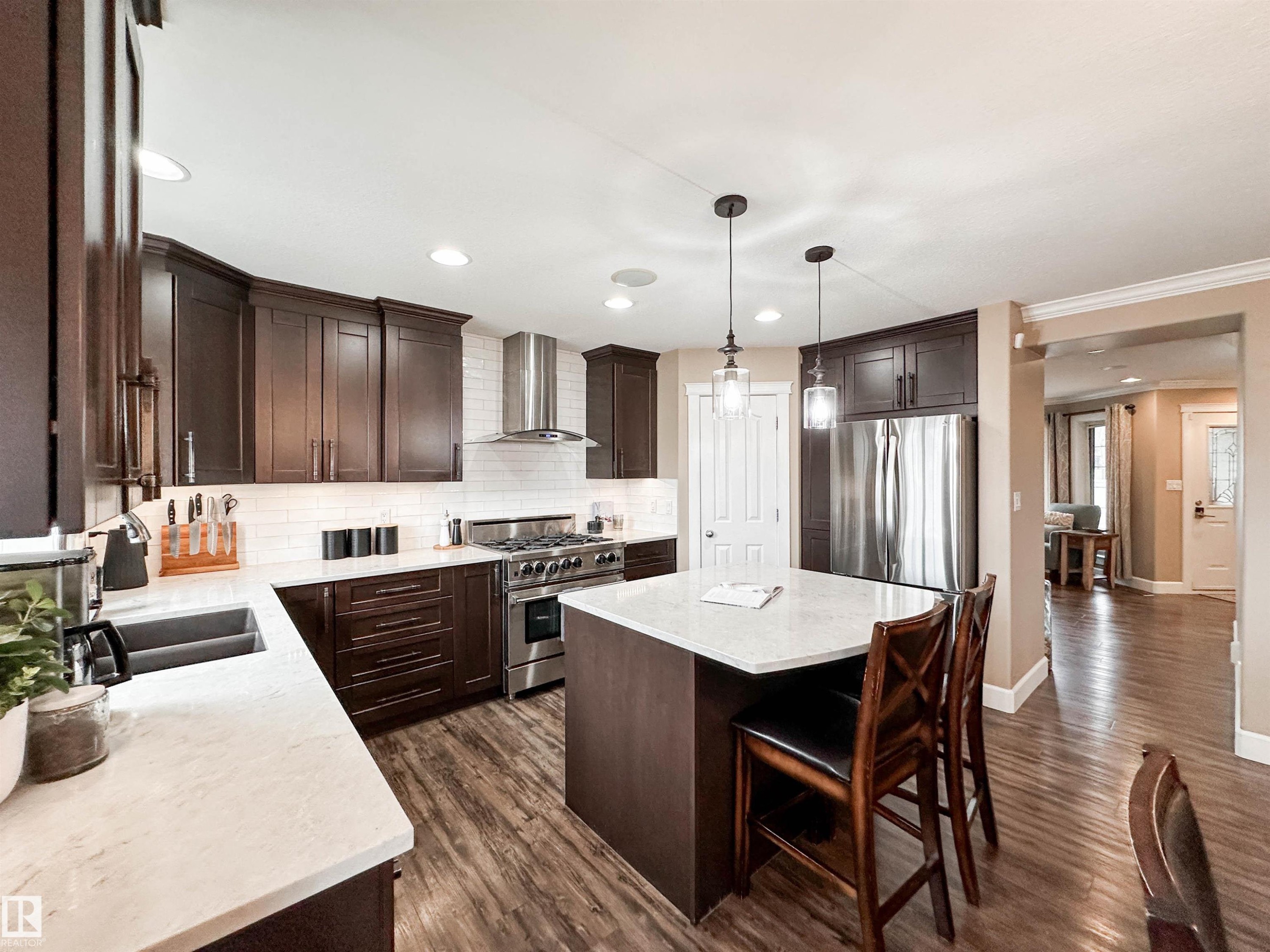13715 149 Avenue, Edmonton, AB - Indoor Photo Showing Kitchen With Double Sink With Upgraded Kitchen